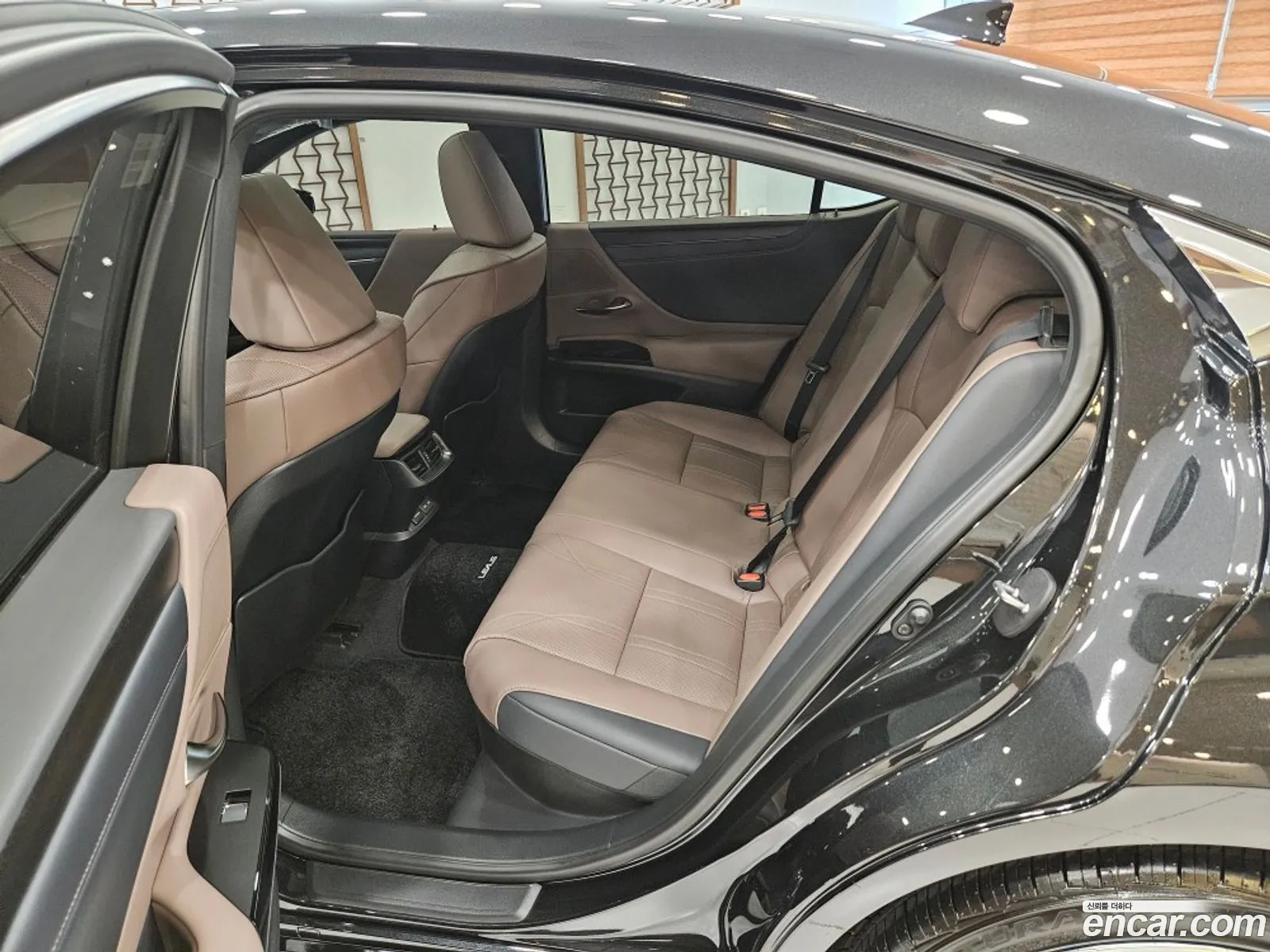 Lexus ES300h 7th Gen 2025 — 10