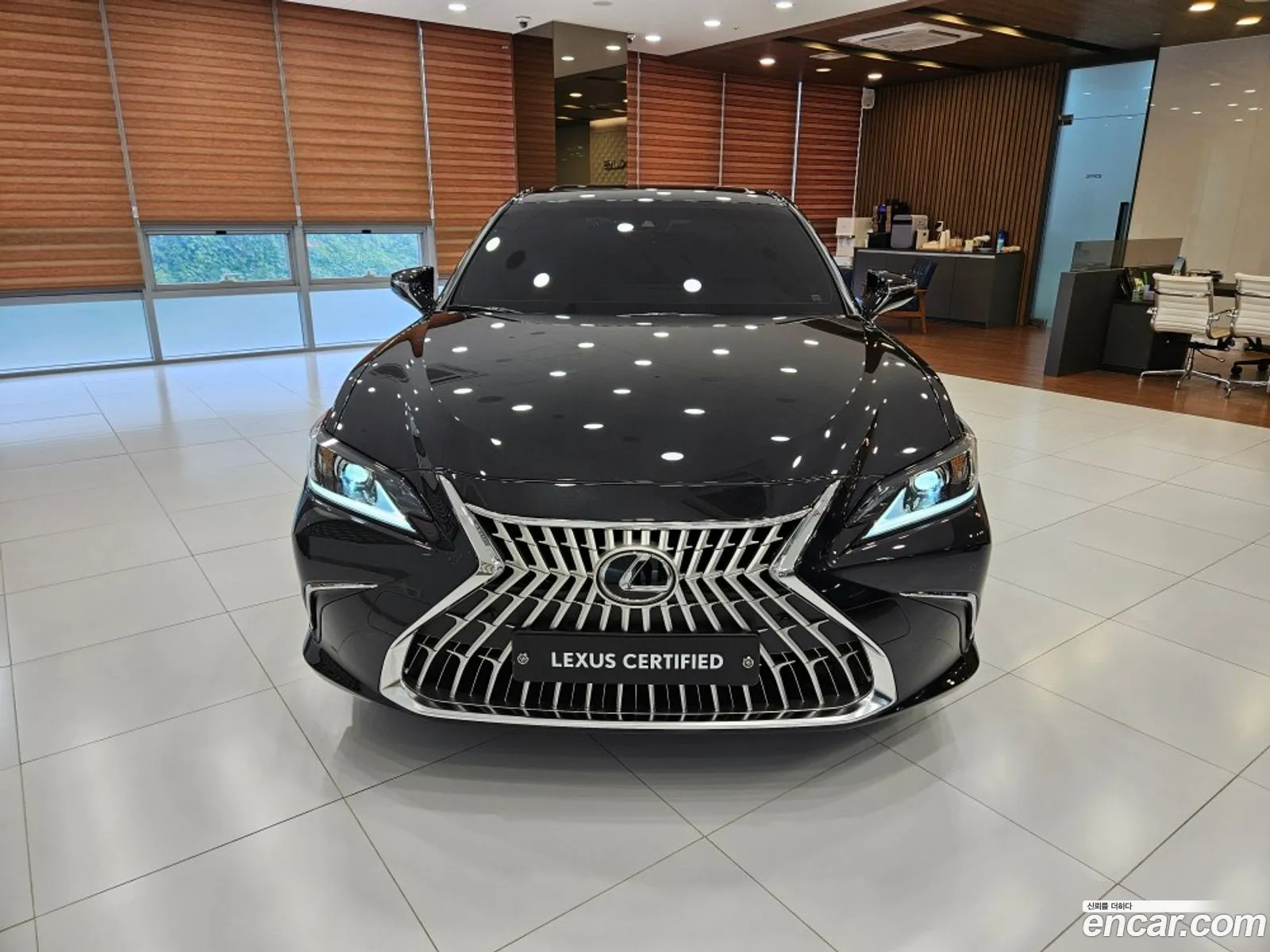 Lexus ES300h 7th Gen 2025 — 3