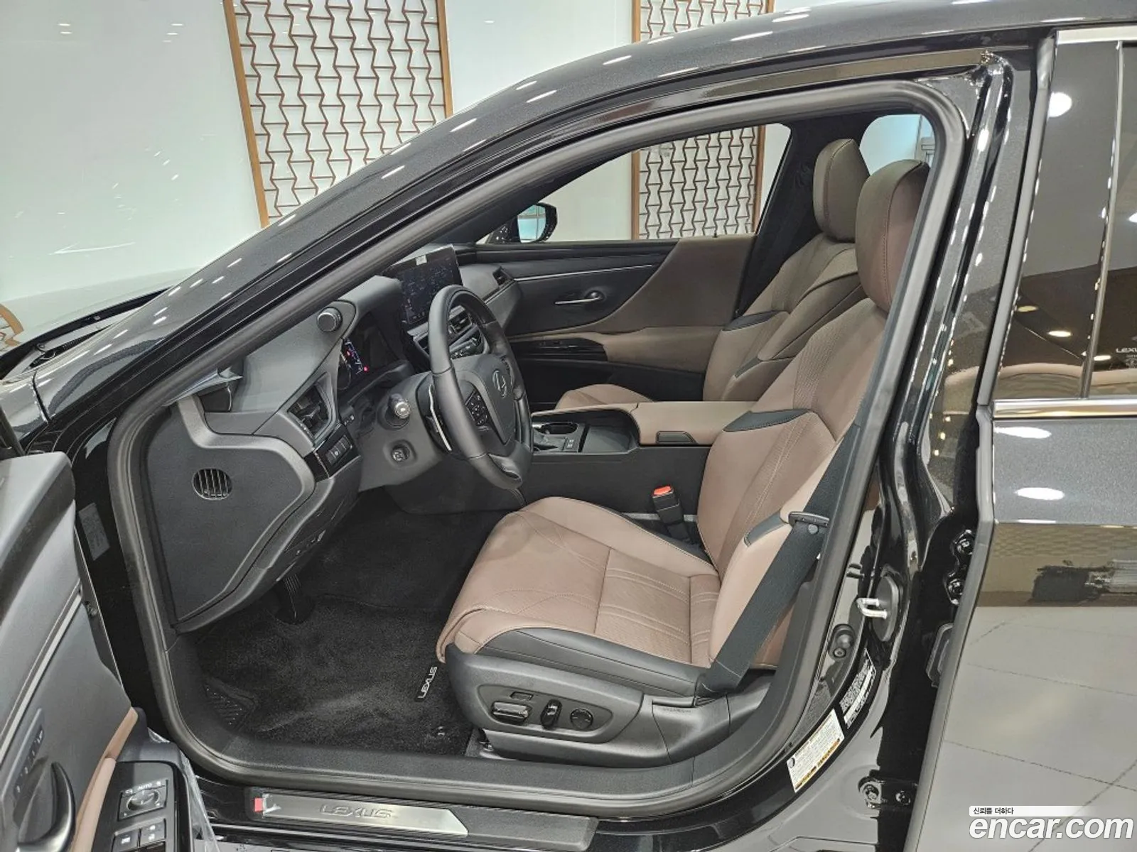 Lexus ES300h 7th Gen 2025 — 9