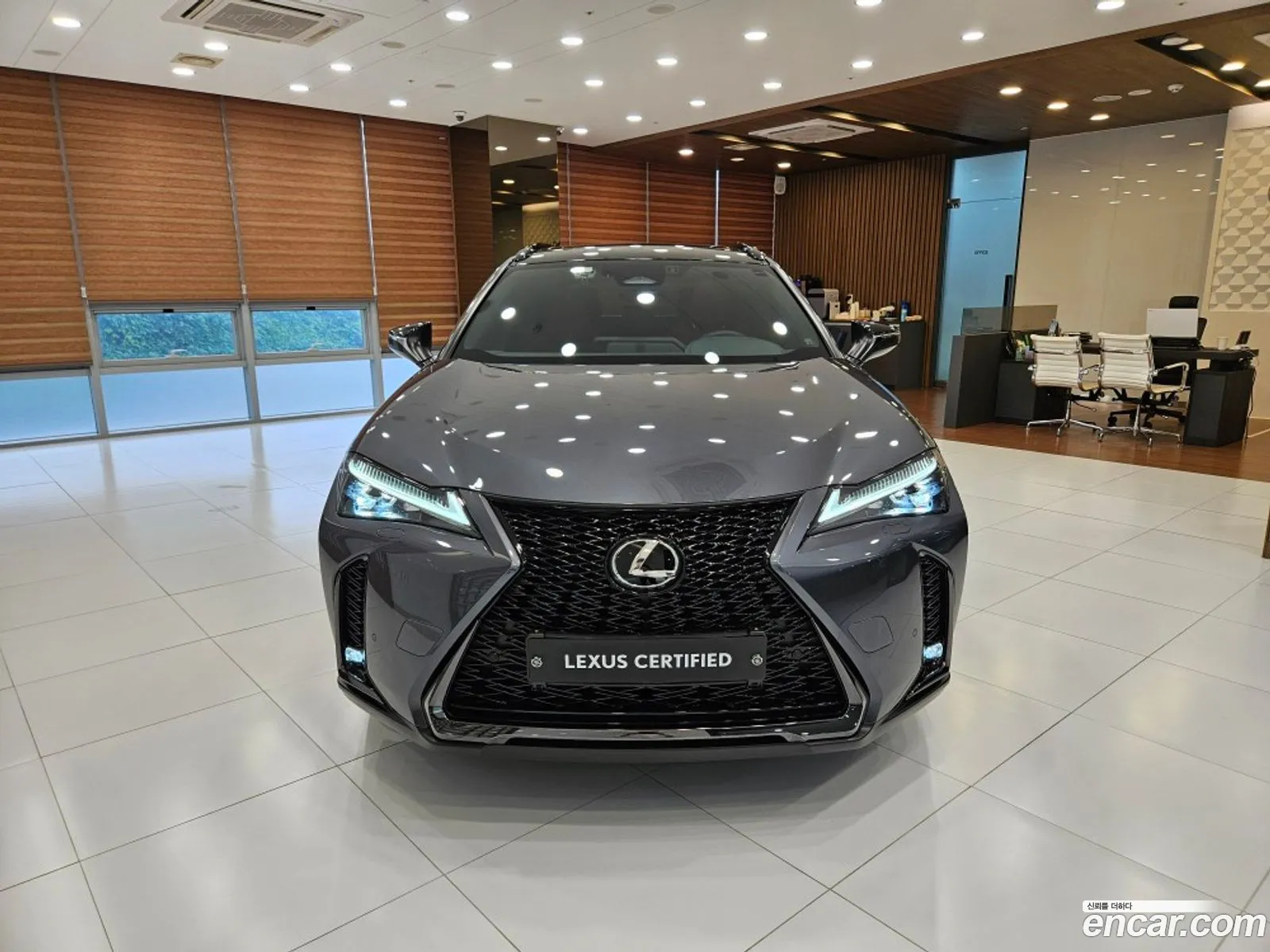 Lexus UX300h 2025 — 14