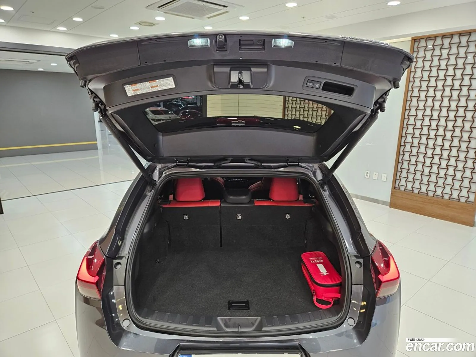 Lexus UX300h 2025 — 9