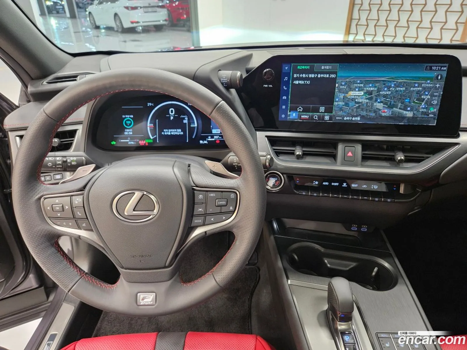 Lexus UX300h 2025 — 10