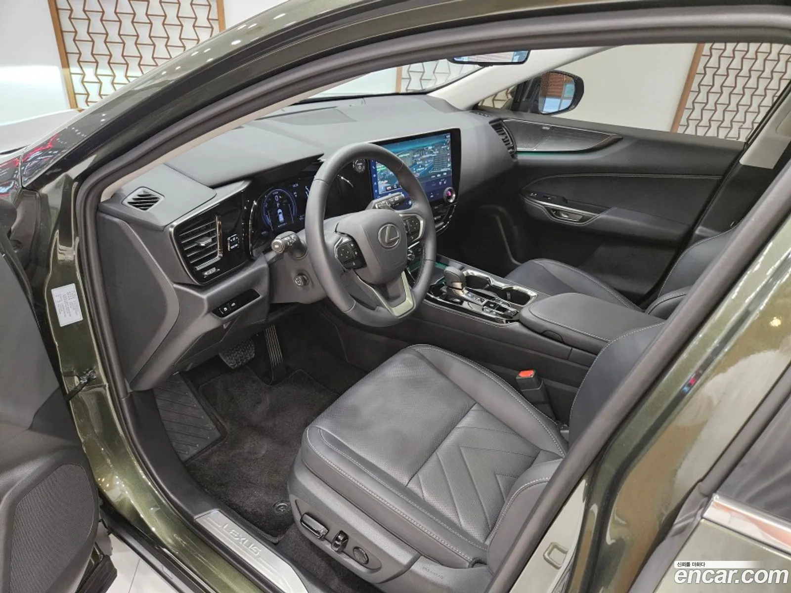 Lexus NX350h 2025 — 12