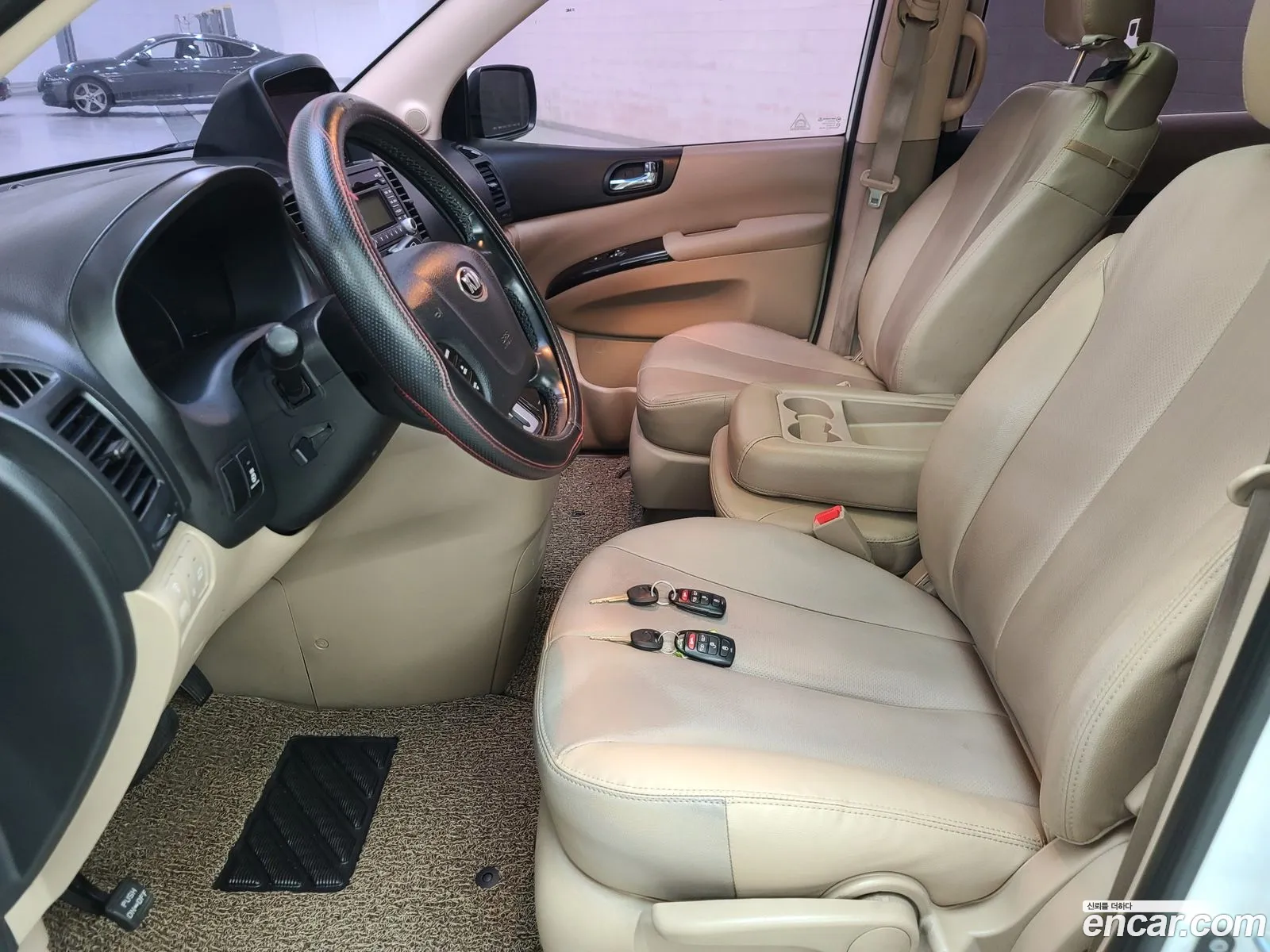 Kia Carnival R 2013 — 12