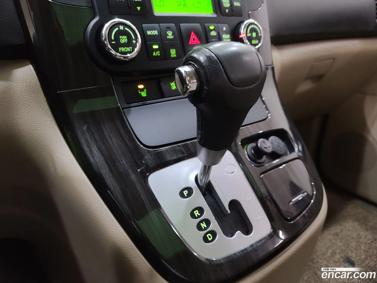Kia Carnival R 2013 — 17