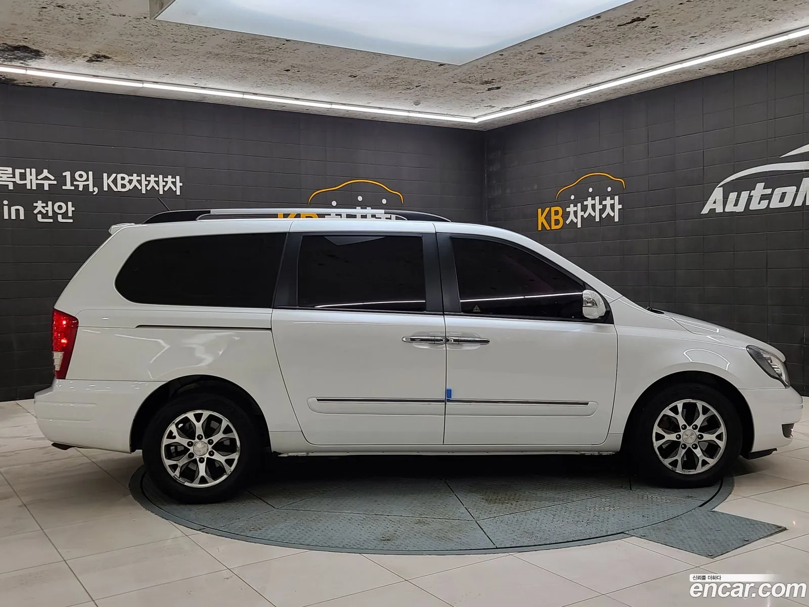 Kia Carnival R 2013 — 16