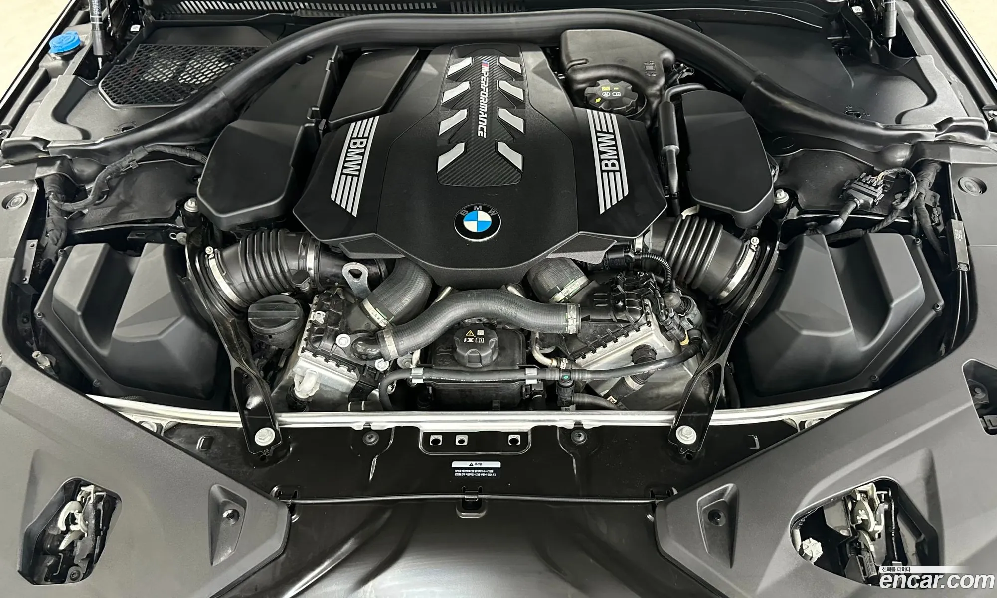 BMW 8 Series 2024 — 15