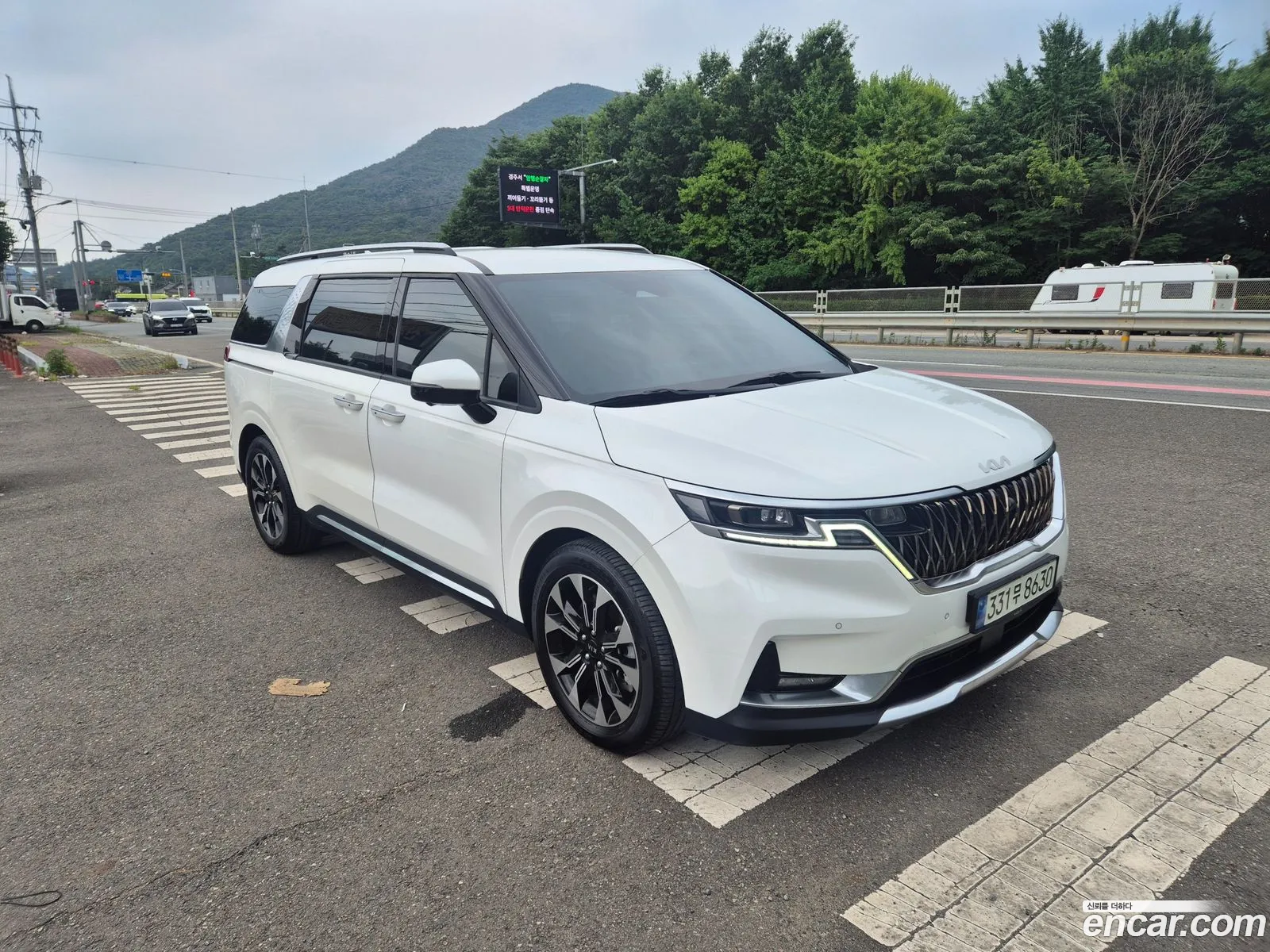 Kia Carnival 2021 — 17