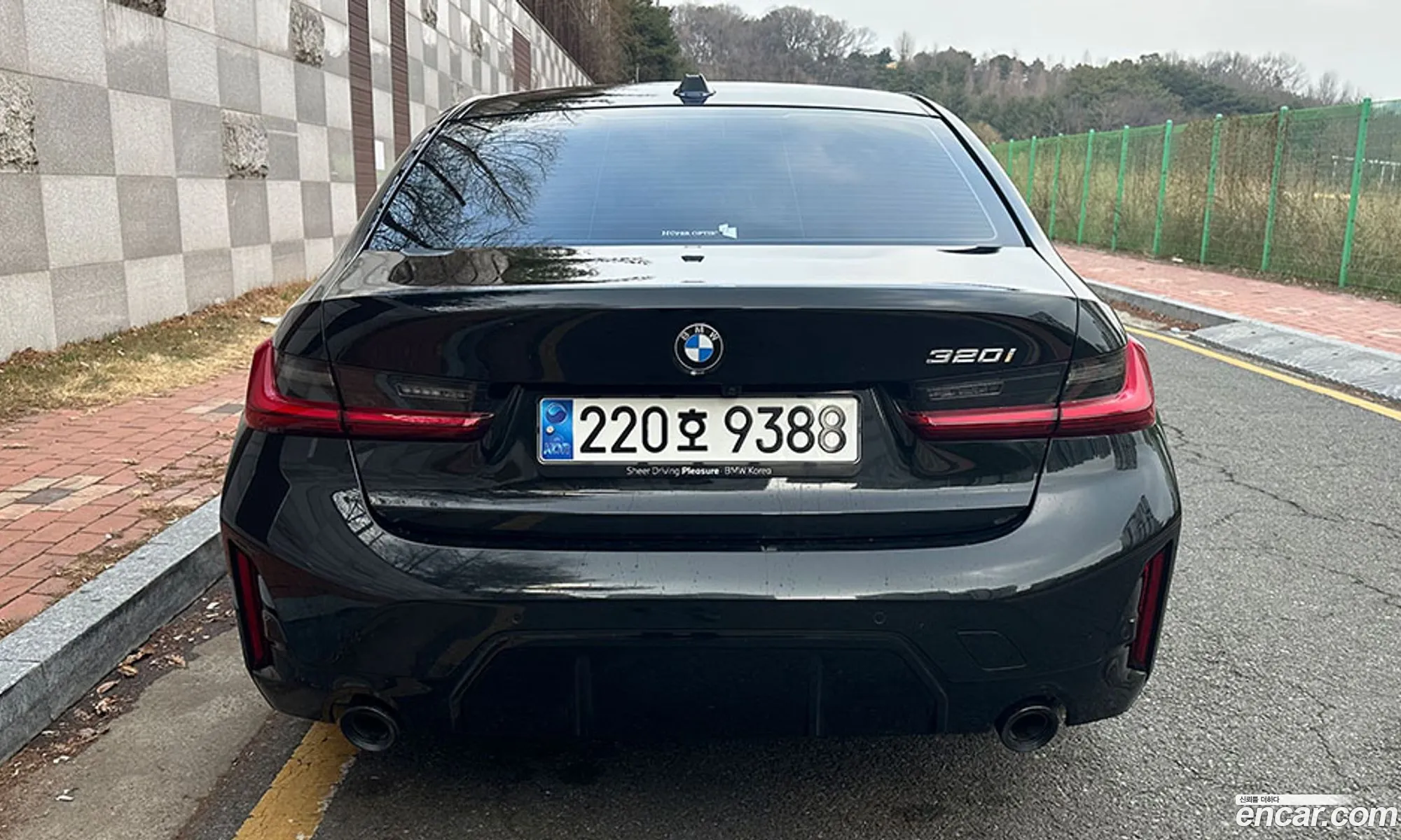 BMW 3 Series 2023 — 3
