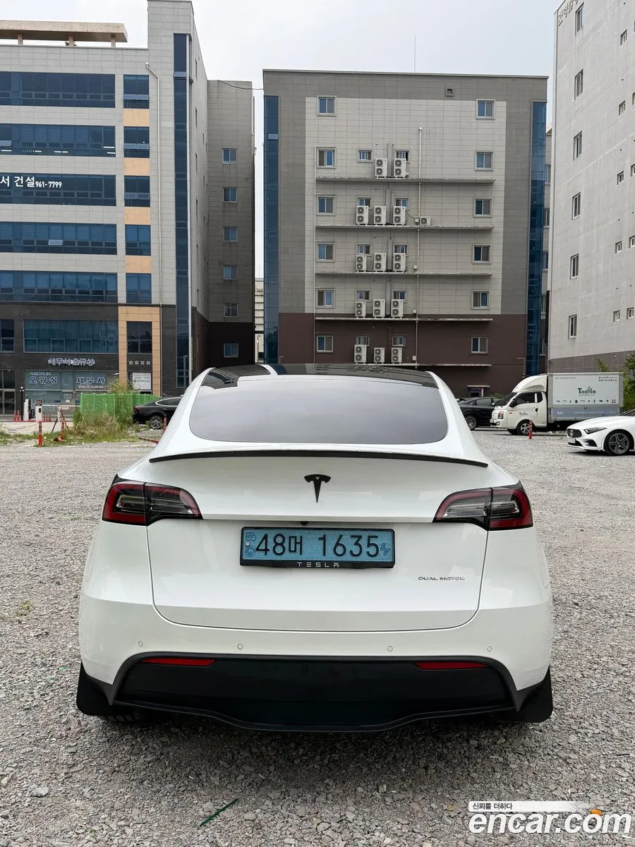 Tesla Model Y 2022 — 13