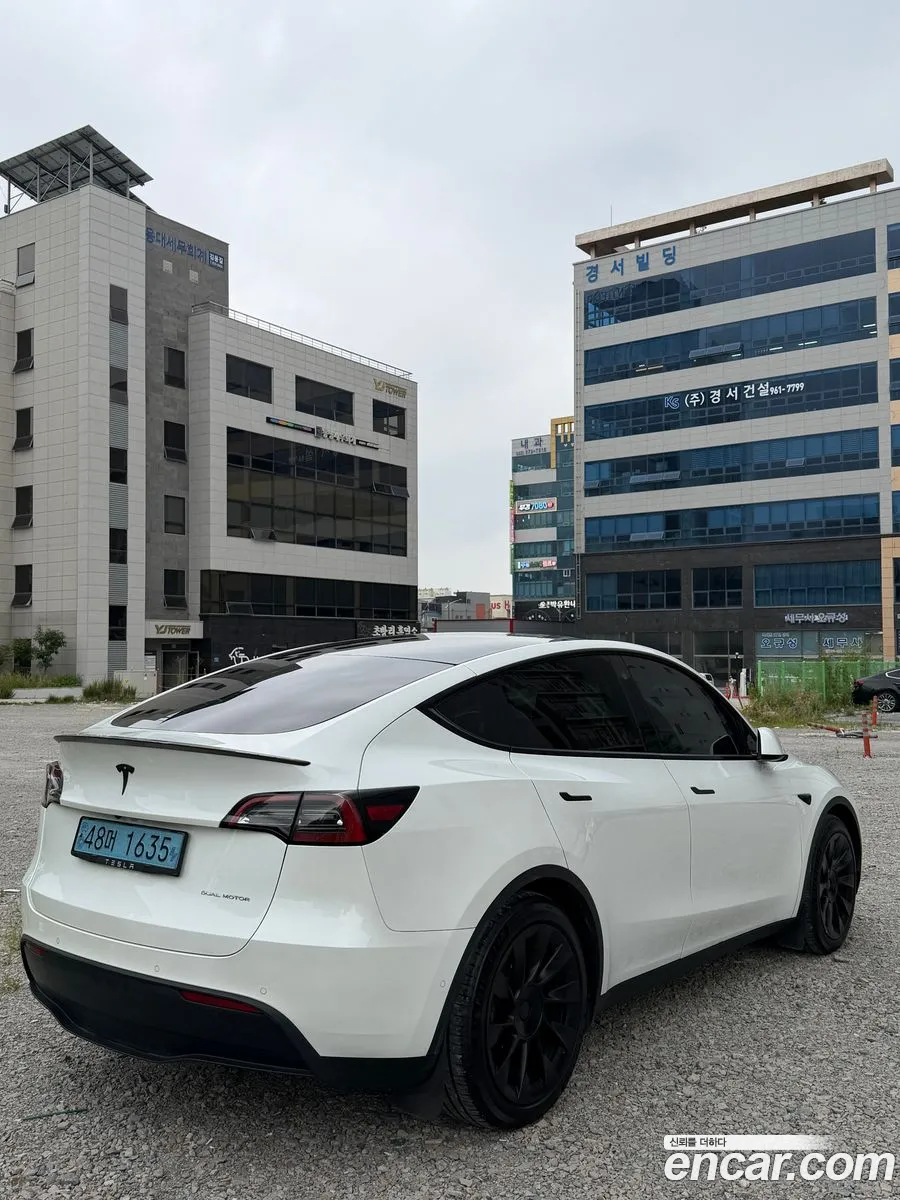 Tesla Model Y 2022 — 12