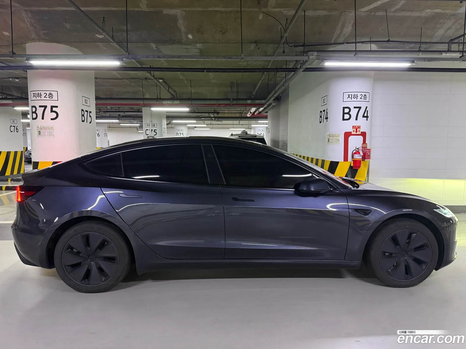 Tesla Model 3 2026 — 3