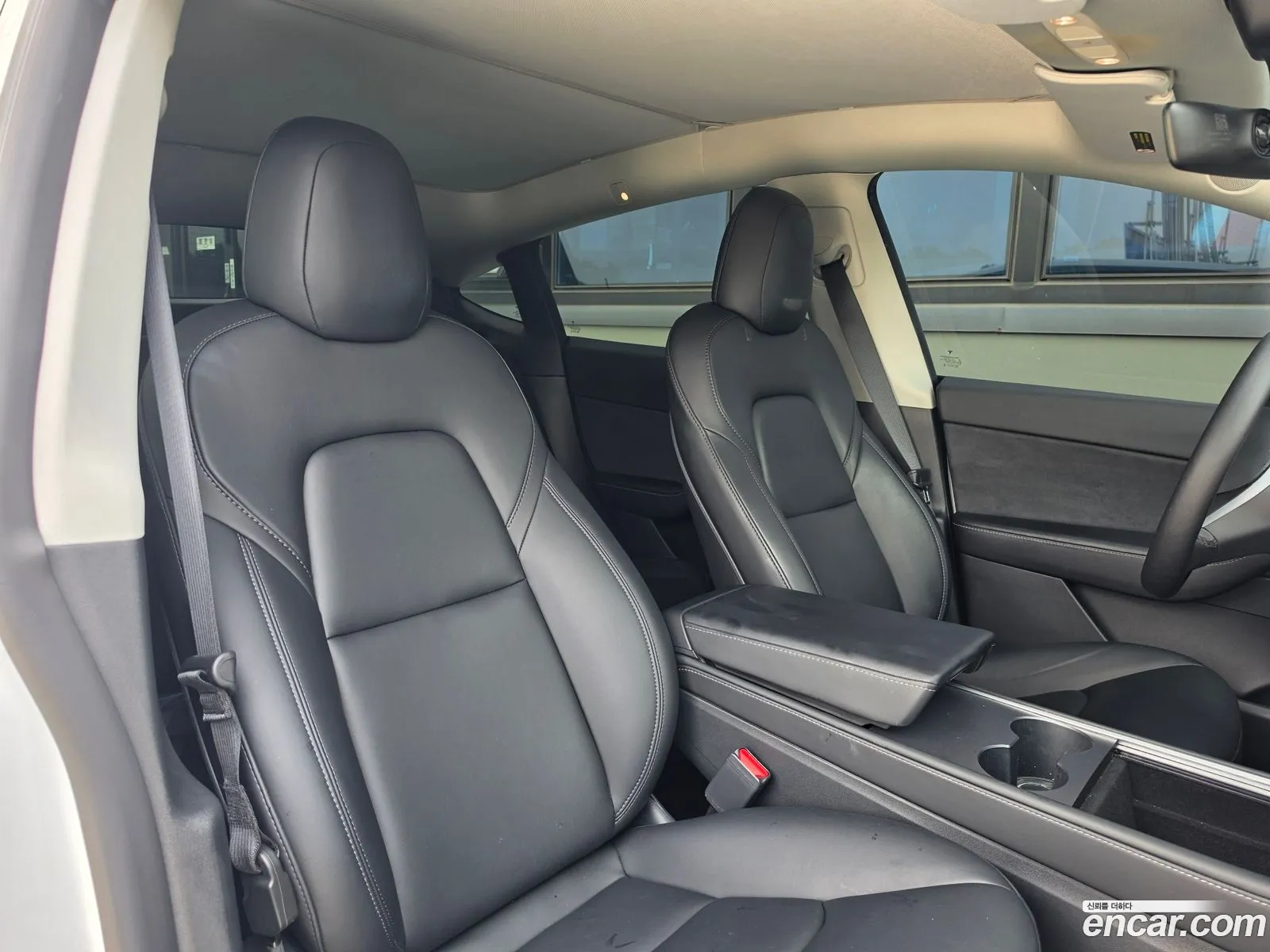 Tesla Model Y 2022 — 12