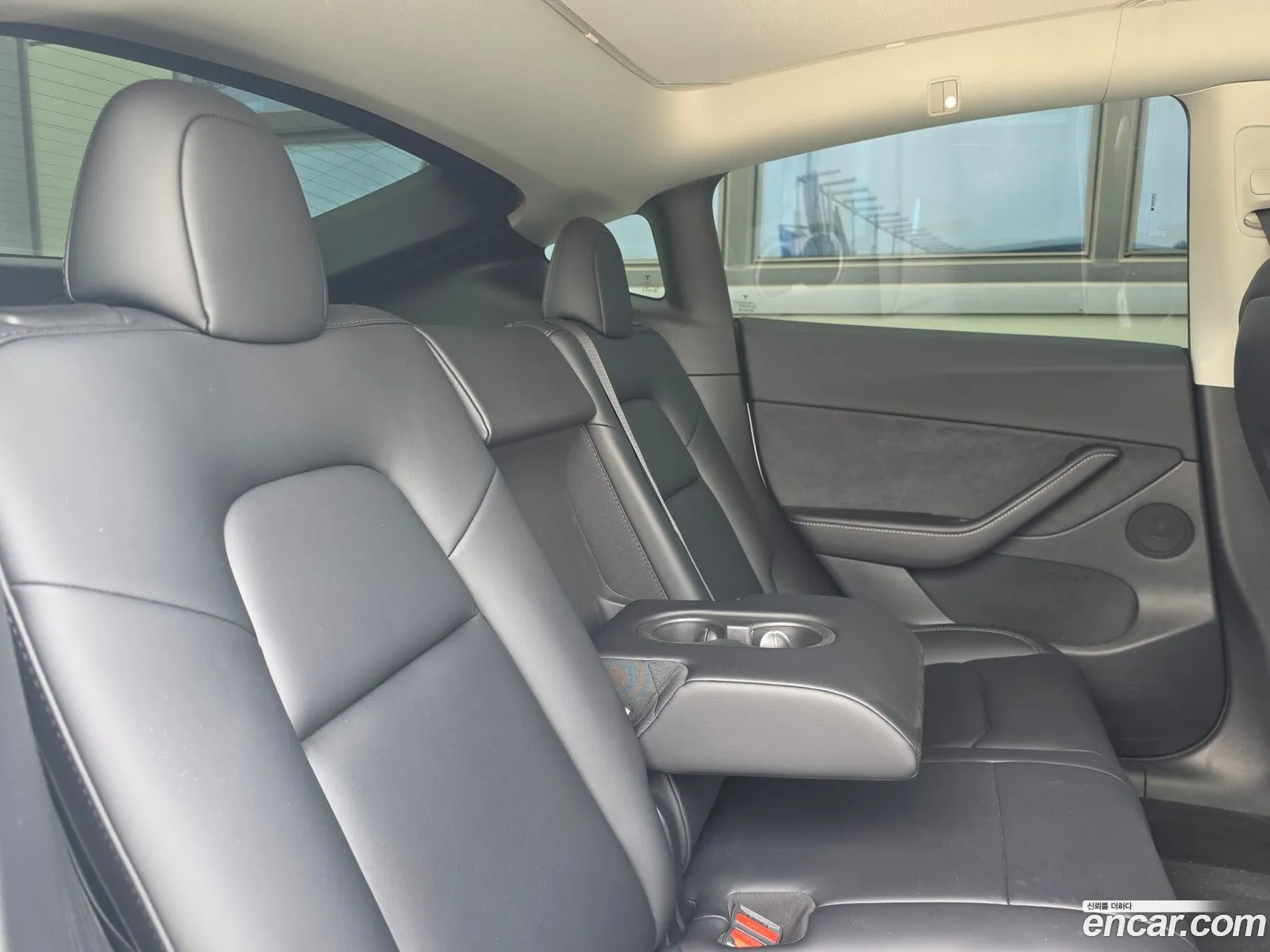 Tesla Model Y 2022 — 8