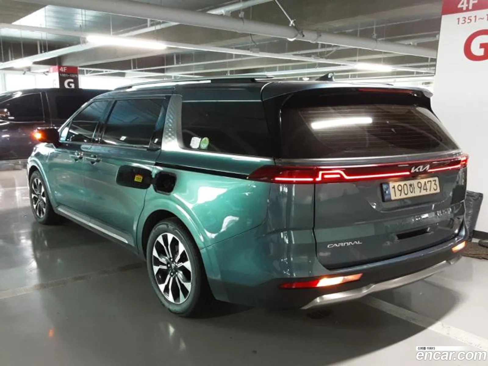 Kia Carnival 2023 — 17