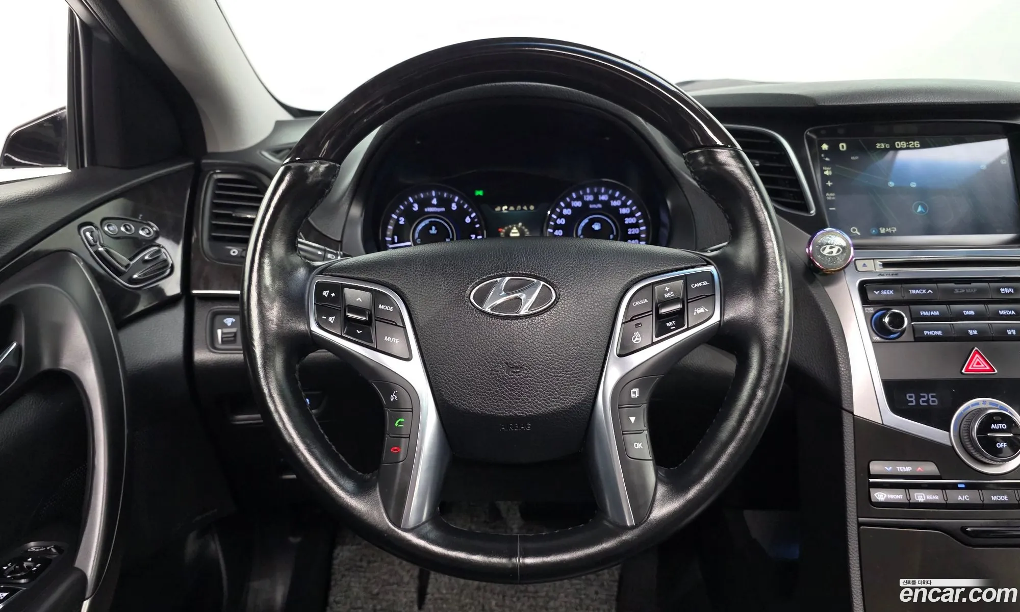 Hyundai Grandeur HG 2015 — 19