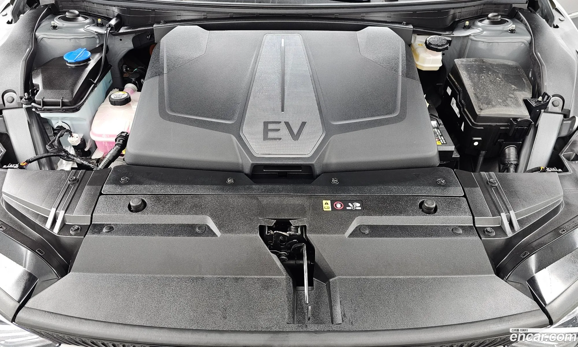 Kia EV6 2023 KNAC381AFPA133694 — 25