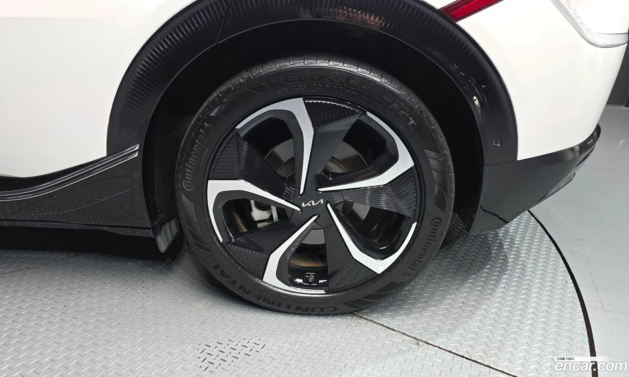 Kia EV6 2021 KNAC381AFNA010477 — 11