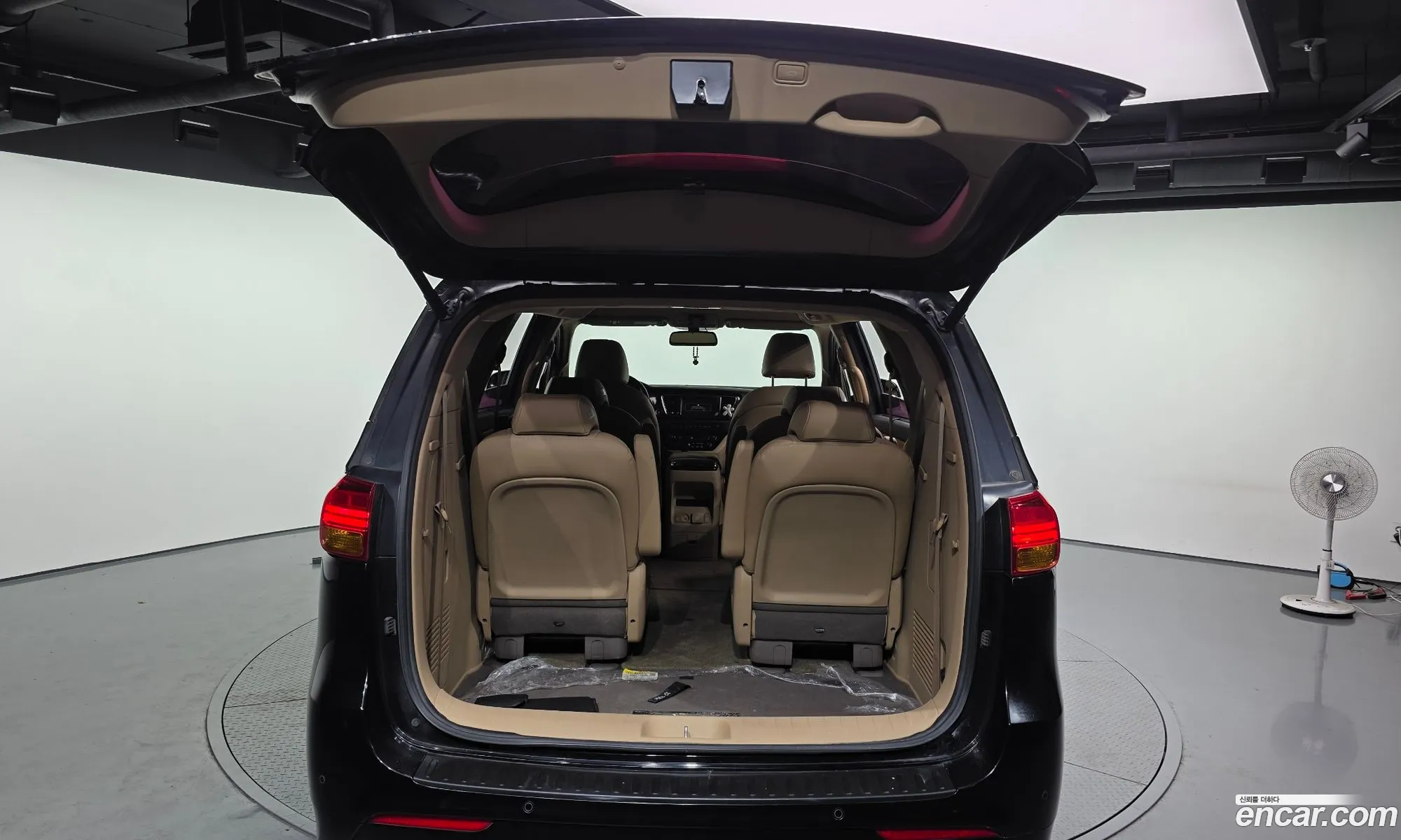 Kia Carnival 2017 — 10