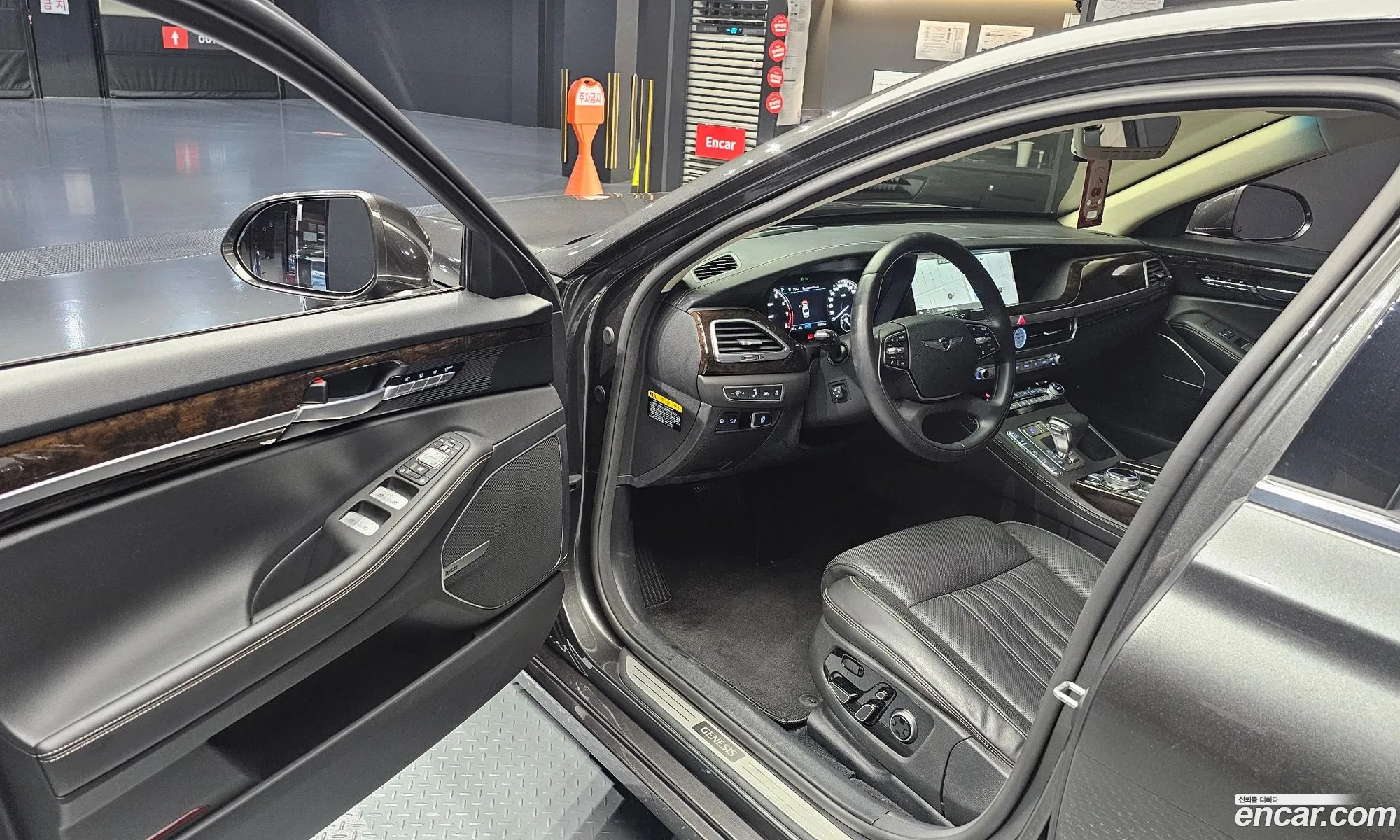 Genesis G90 2021 KMHG141DDMU095662 — 2
