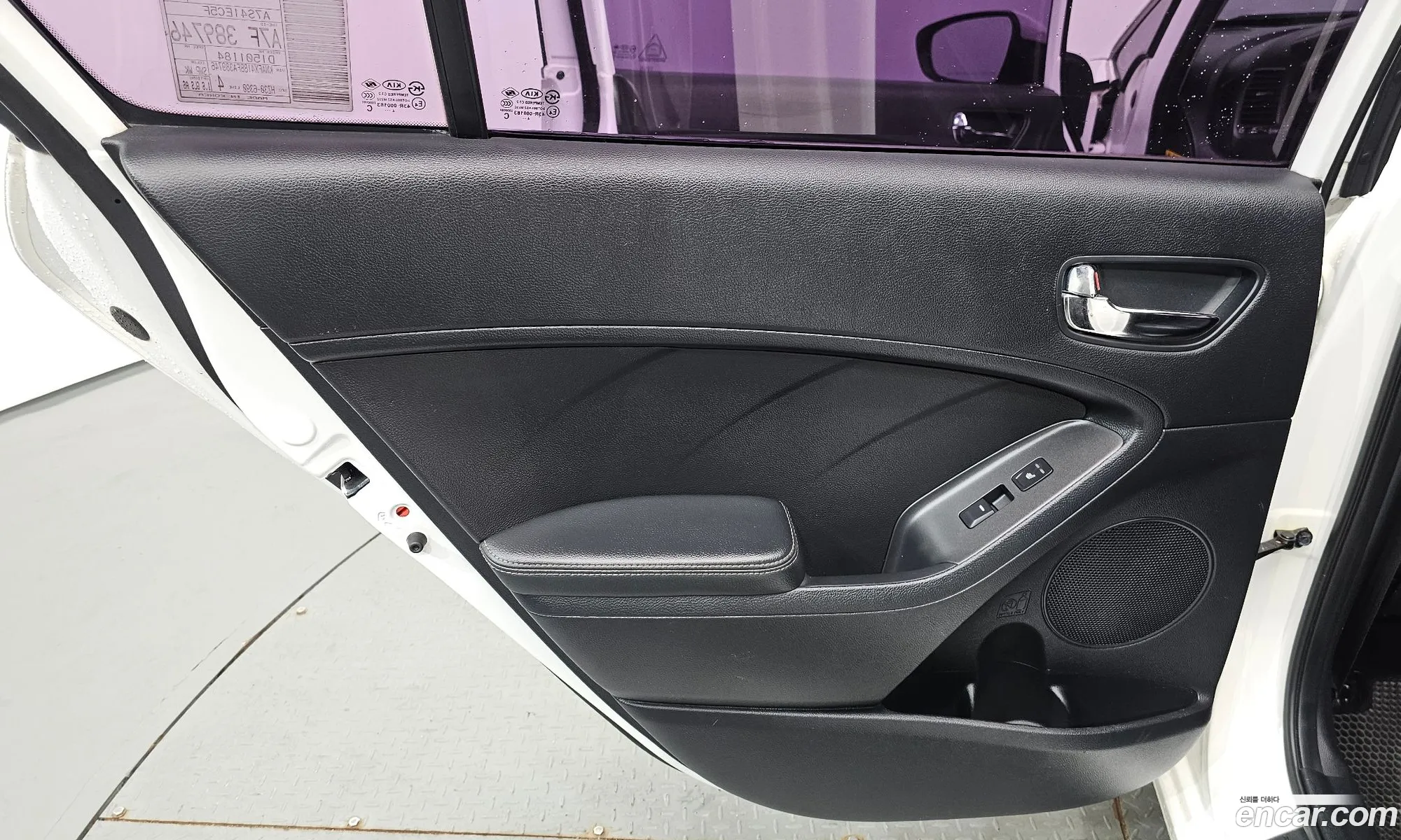 Kia K3 2015 — 10