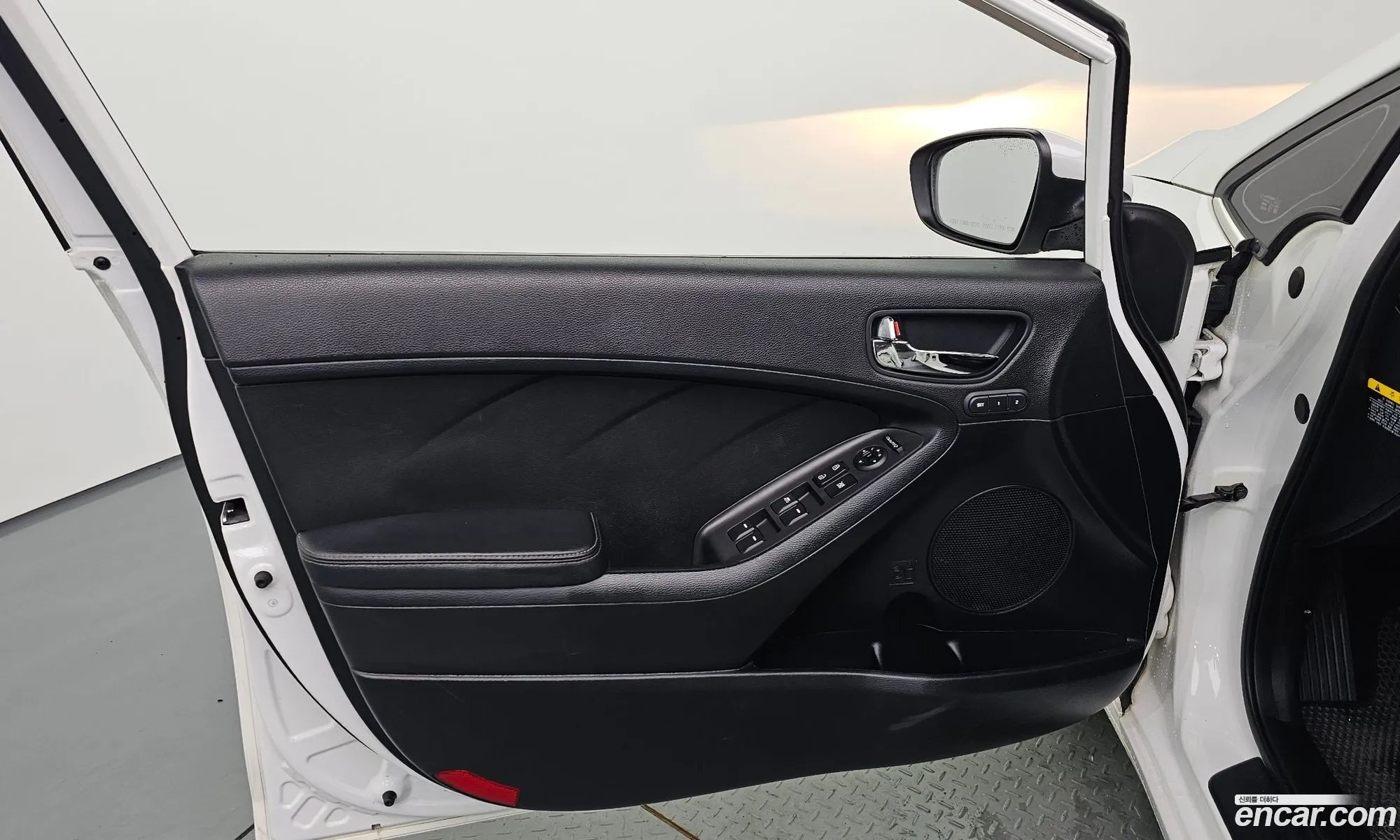 Kia K3 2015 — 20