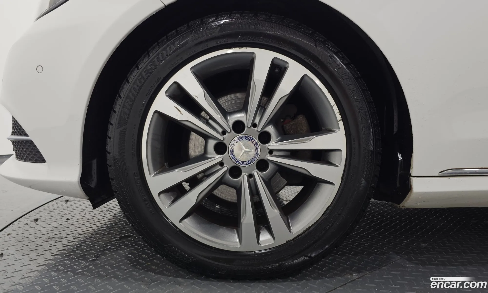 Mercedes-Benz E-Class W212 2013 WDDHF0CB6EA890588 — 2