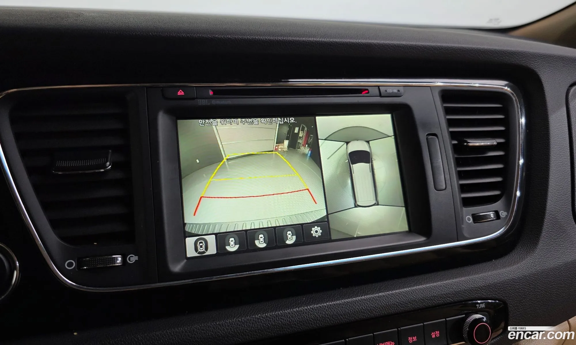 Kia Carnival 2017 KNAME81ABJS354329 — 32