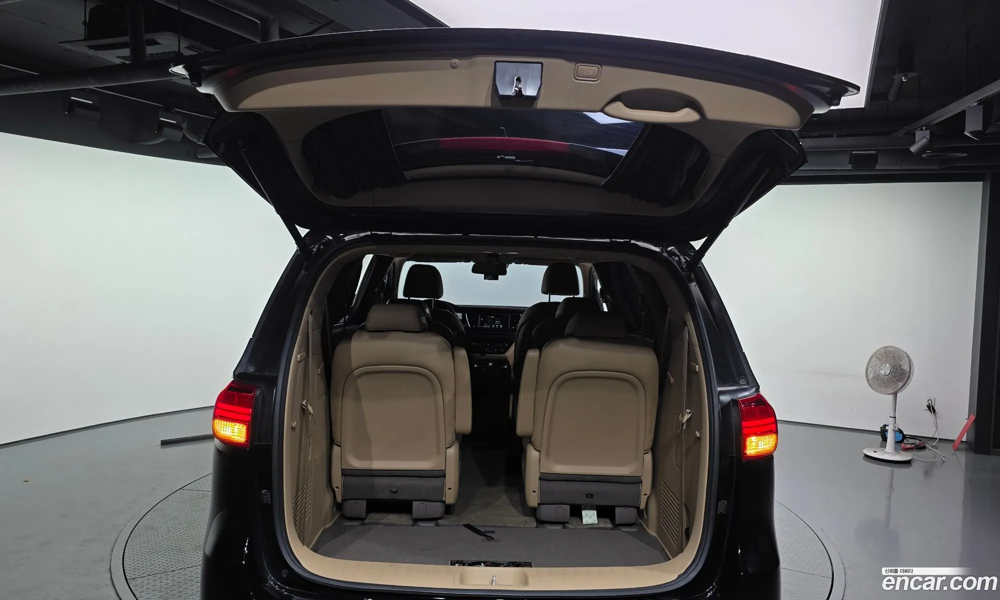 Kia Carnival 2017 KNAME81ABJS354329 — 6