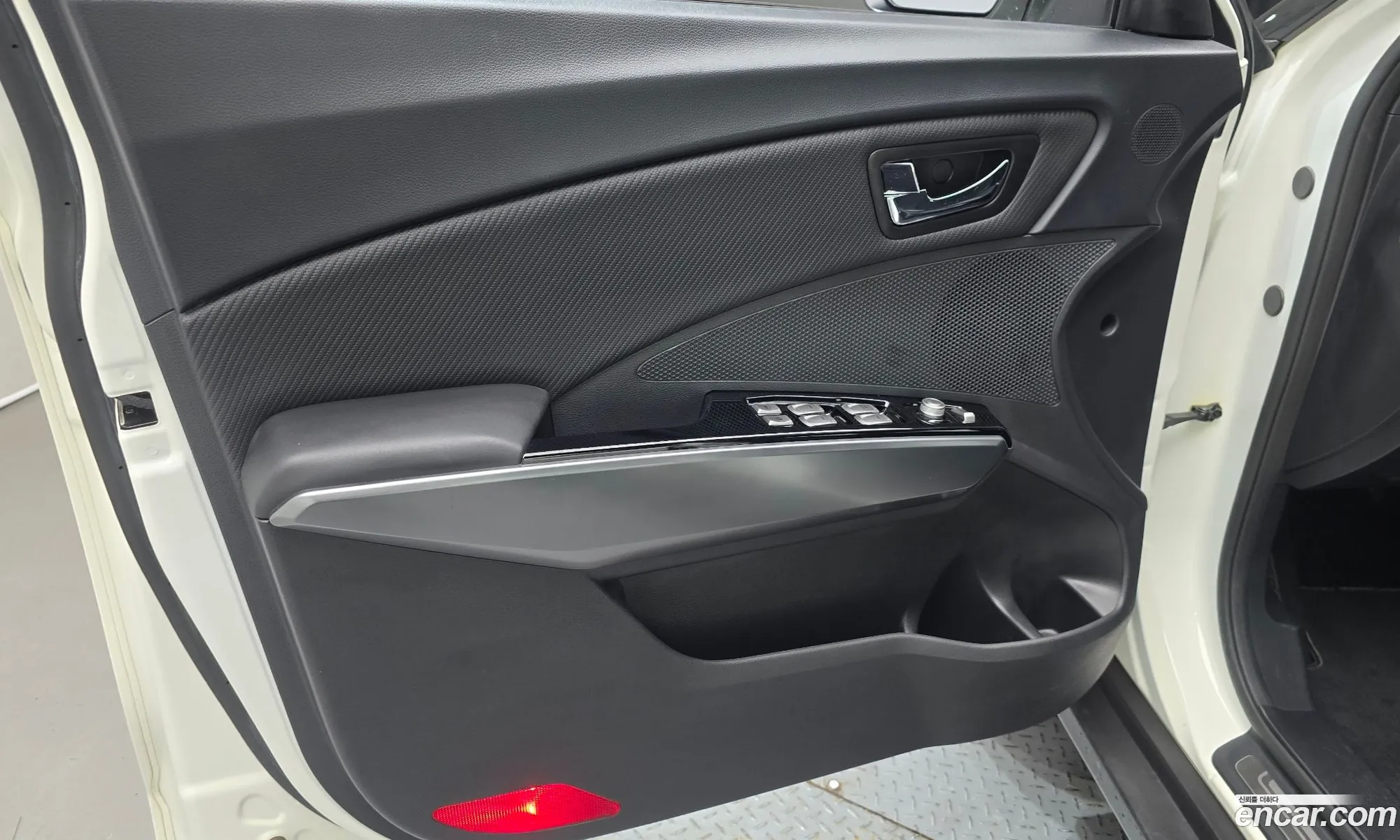 KG Mobility (SsangYong) Tivoli Armour 2018 — 25