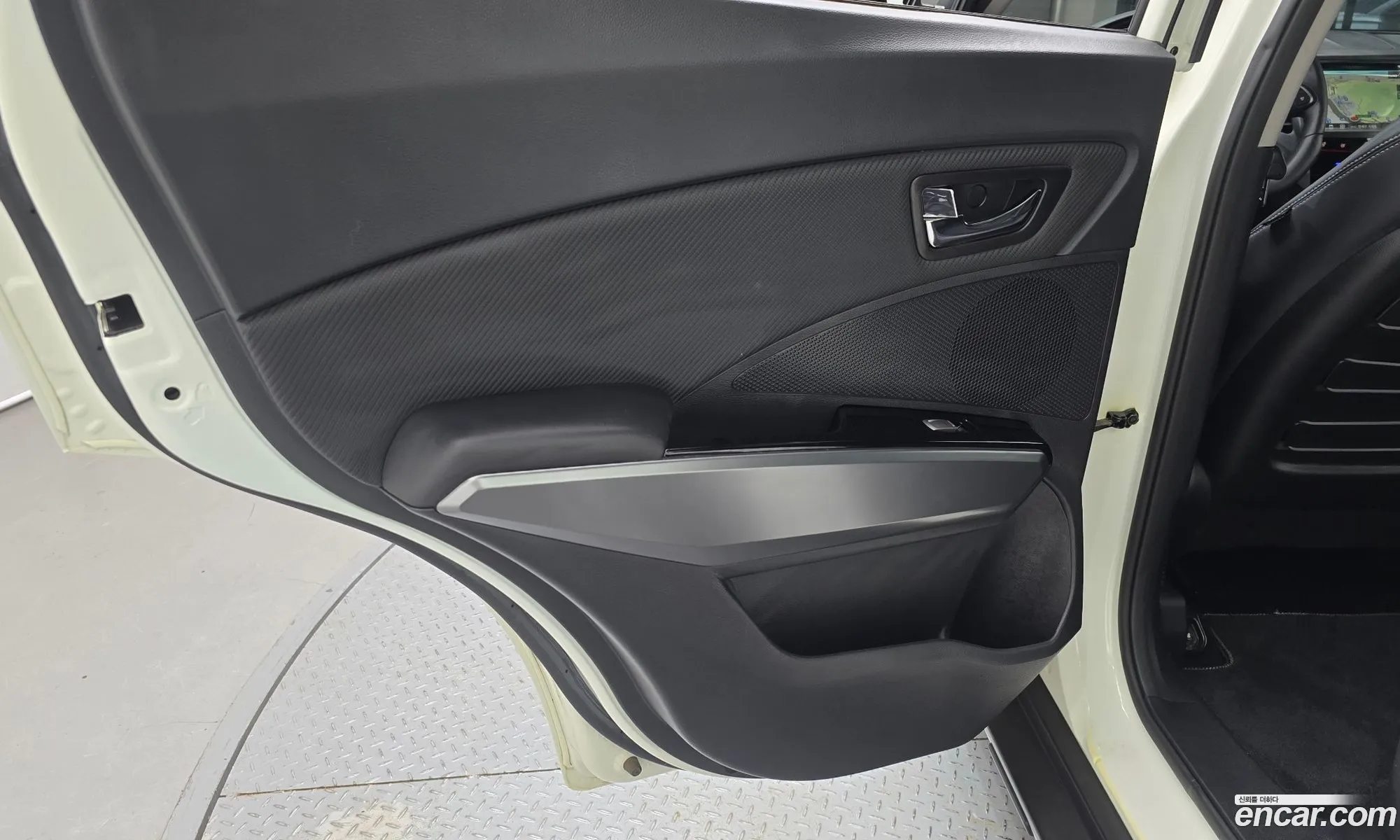 KG Mobility (SsangYong) Tivoli Armour 2018 — 22