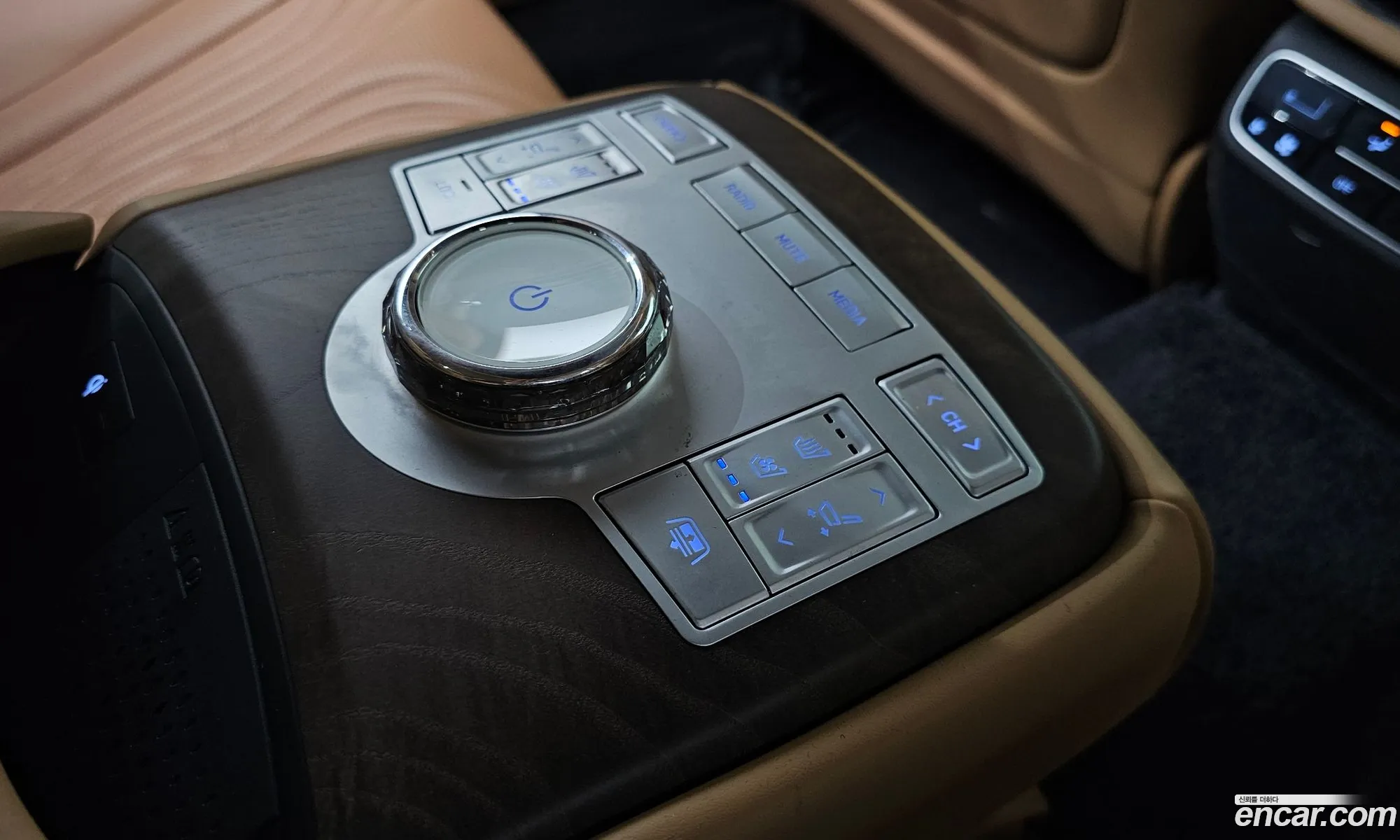 Genesis G80 2023 KMTGB41CDRU200040 — 18