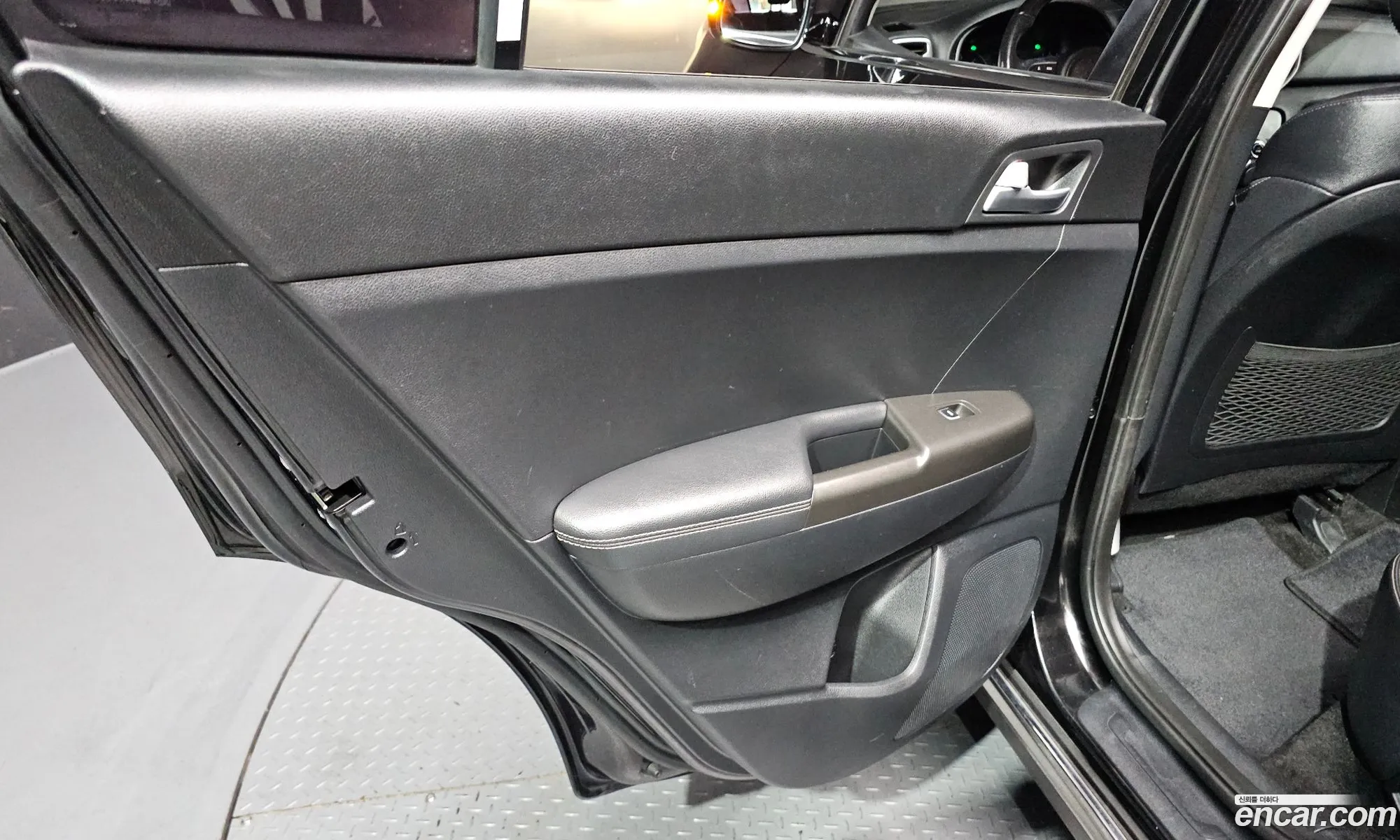 Kia Sportage 2017 KNAP6815GHK231833 — 4