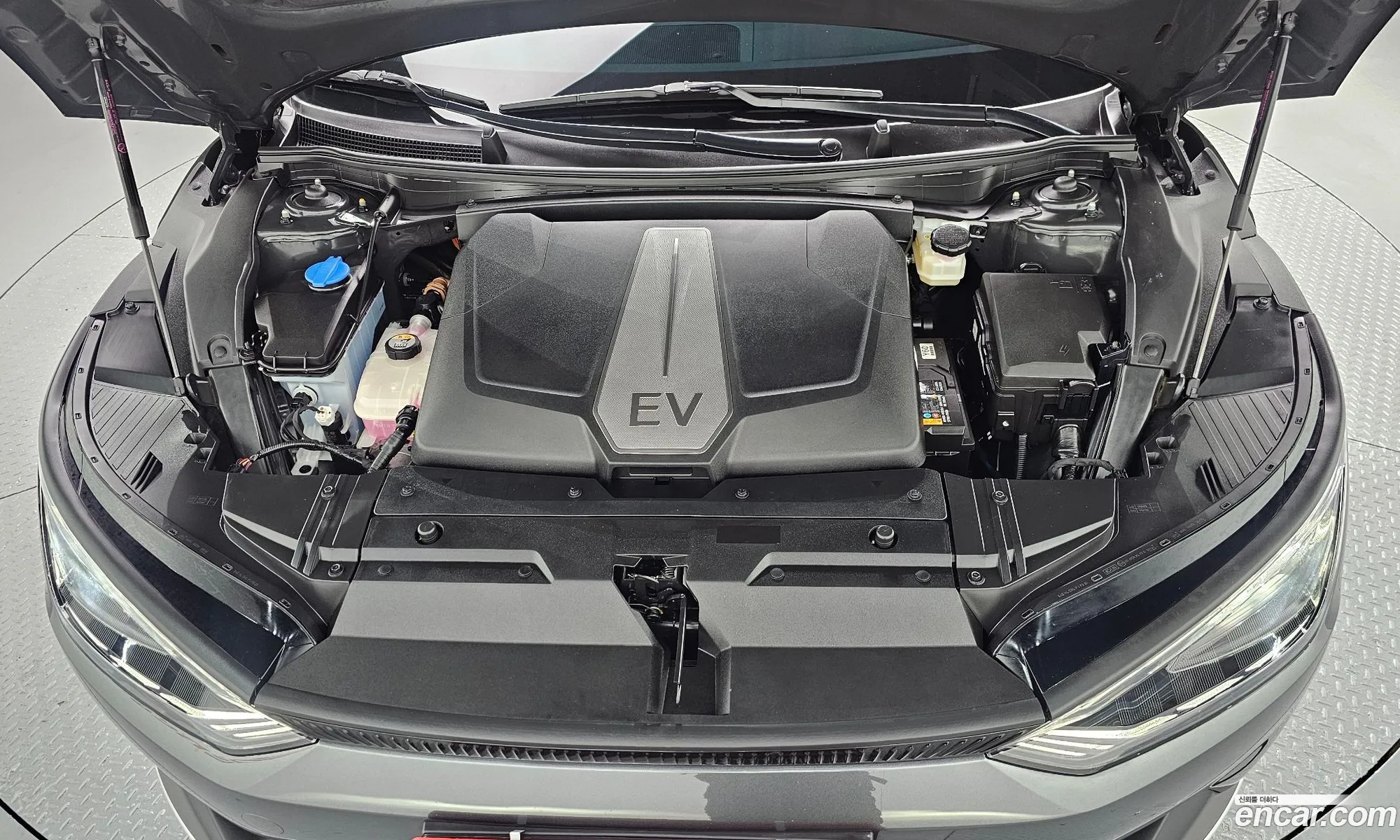 Kia EV6 2022 KNAC281AFNA076430 — 3