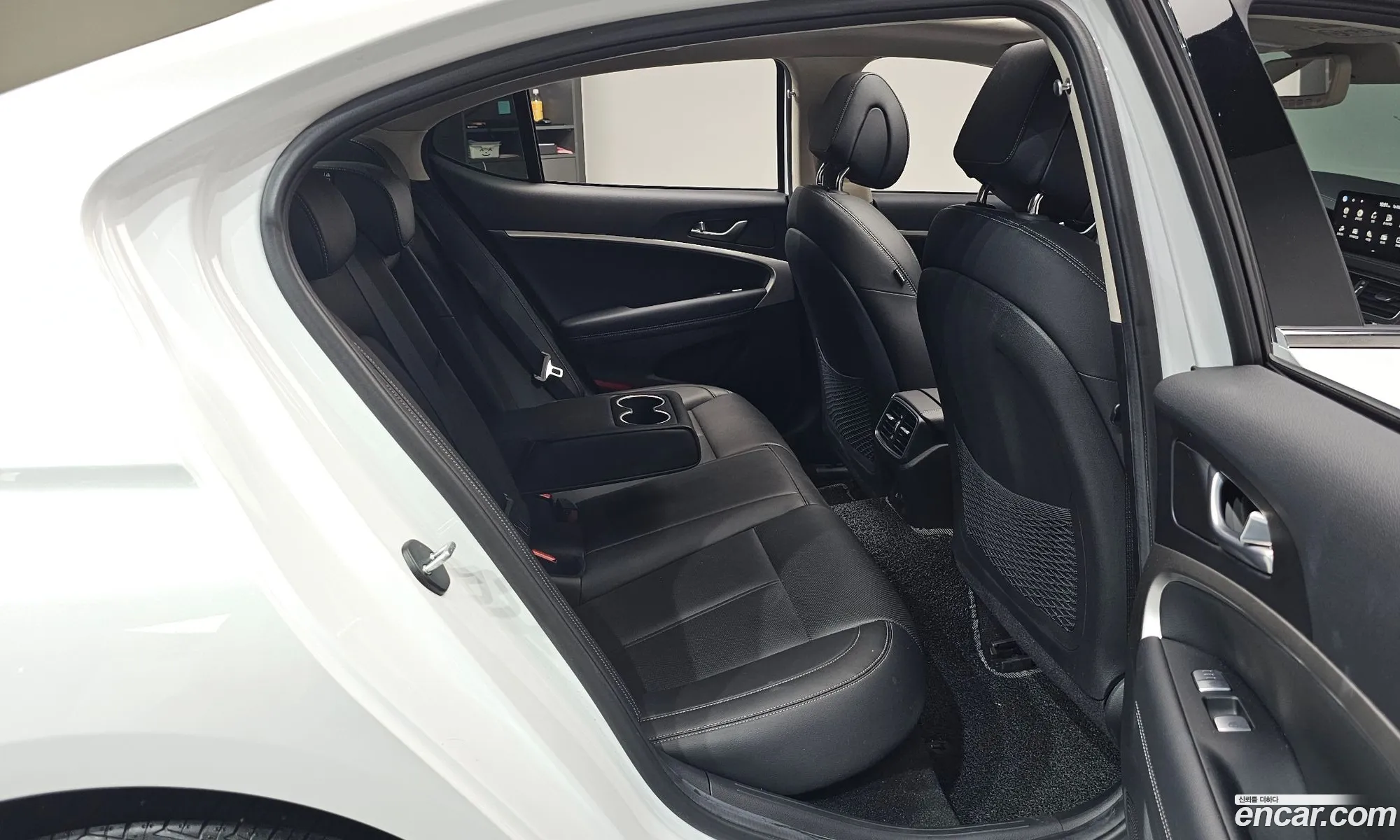 Genesis G70 2021 KMTG341ABMU094104 — 4