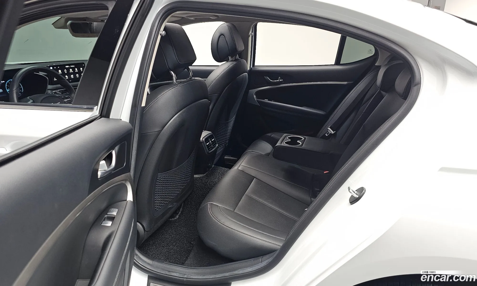 Genesis G70 2021 KMTG341ABMU094104 — 6