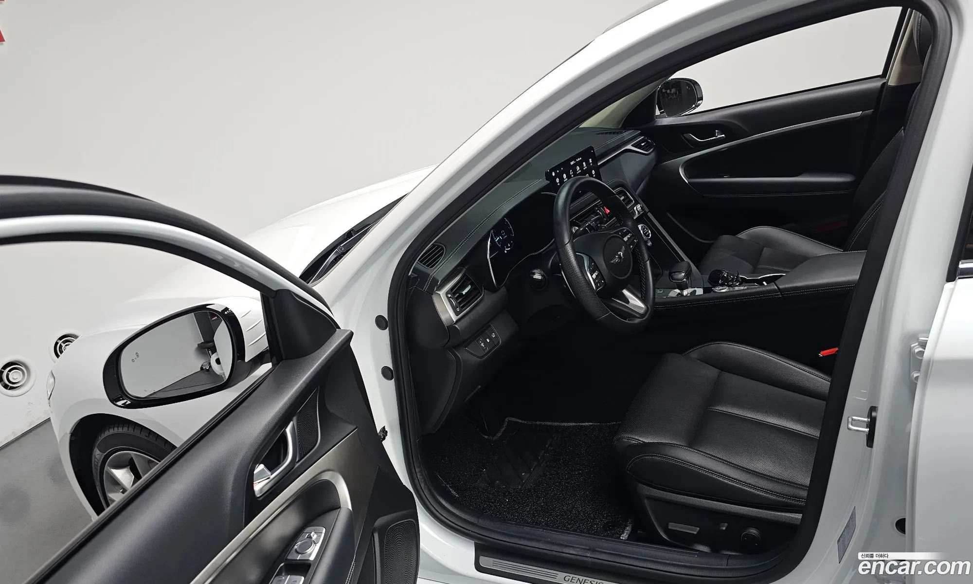Genesis G70 2021 KMTG341ABMU094104 — 32
