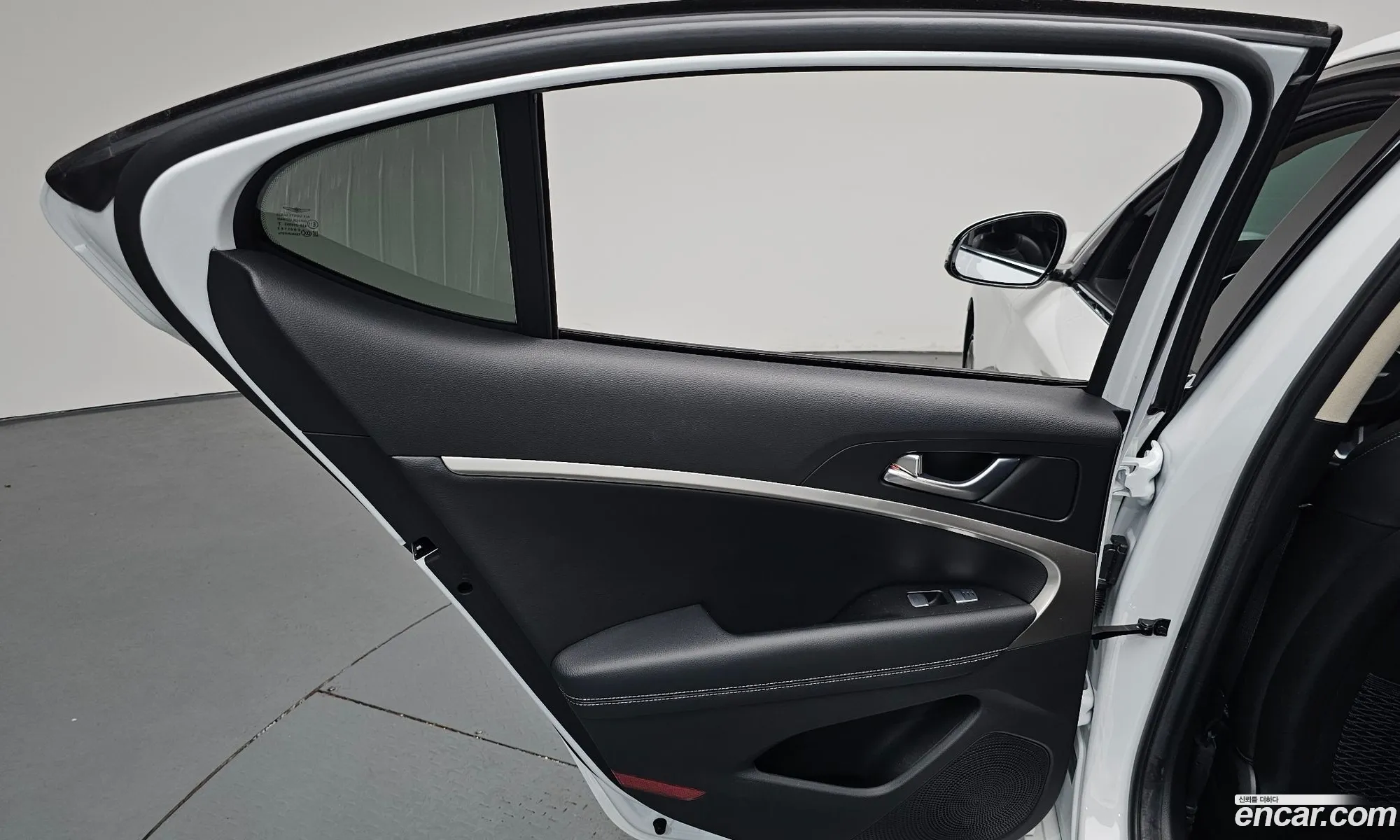 Genesis G70 2021 KMTG341ABMU094104 — 26