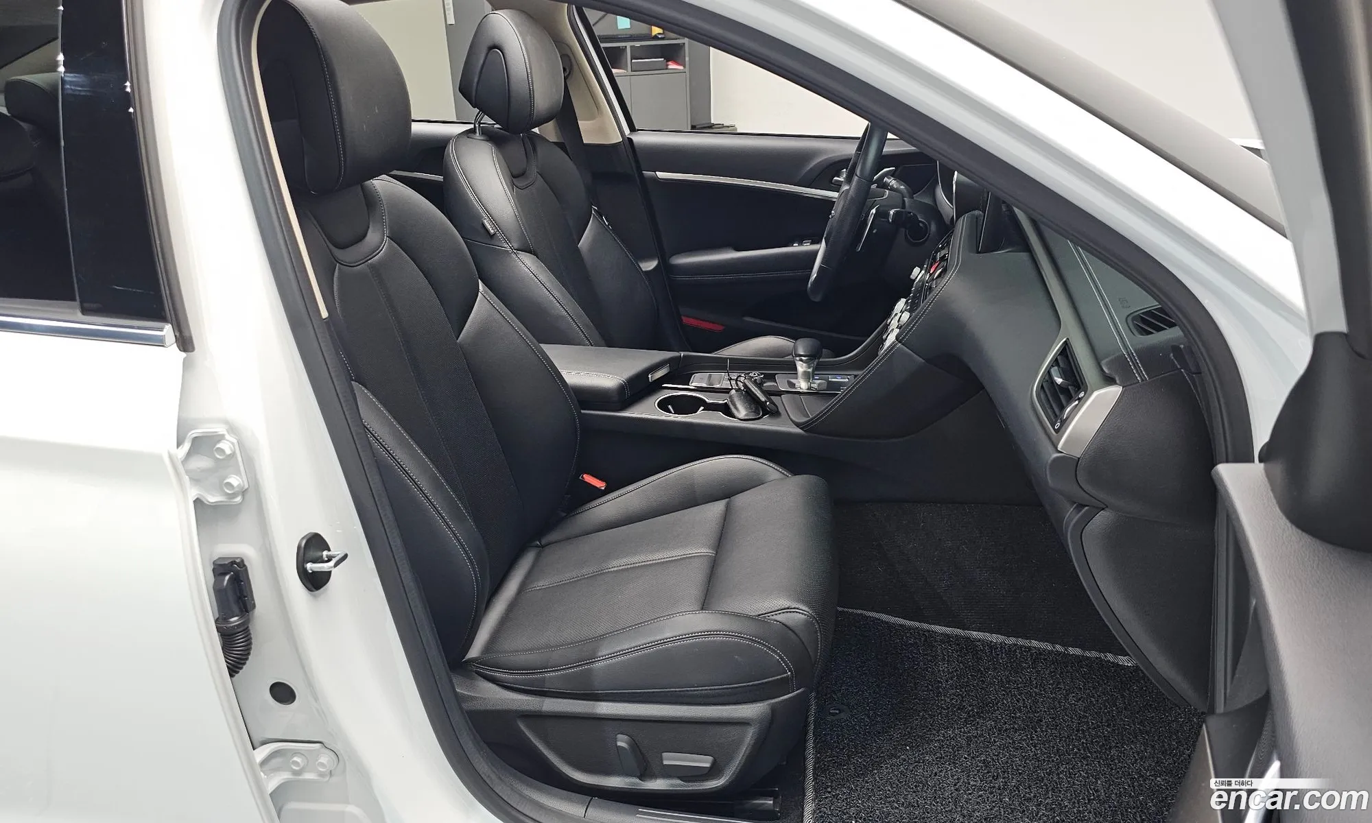 Genesis G70 2021 KMTG341ABMU094104 — 8