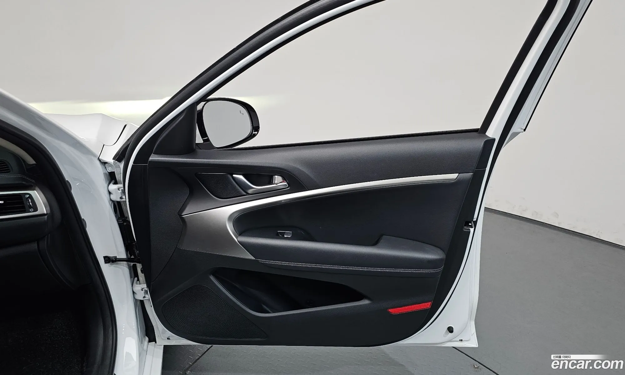 Genesis G70 2021 KMTG341ABMU094104 — 34