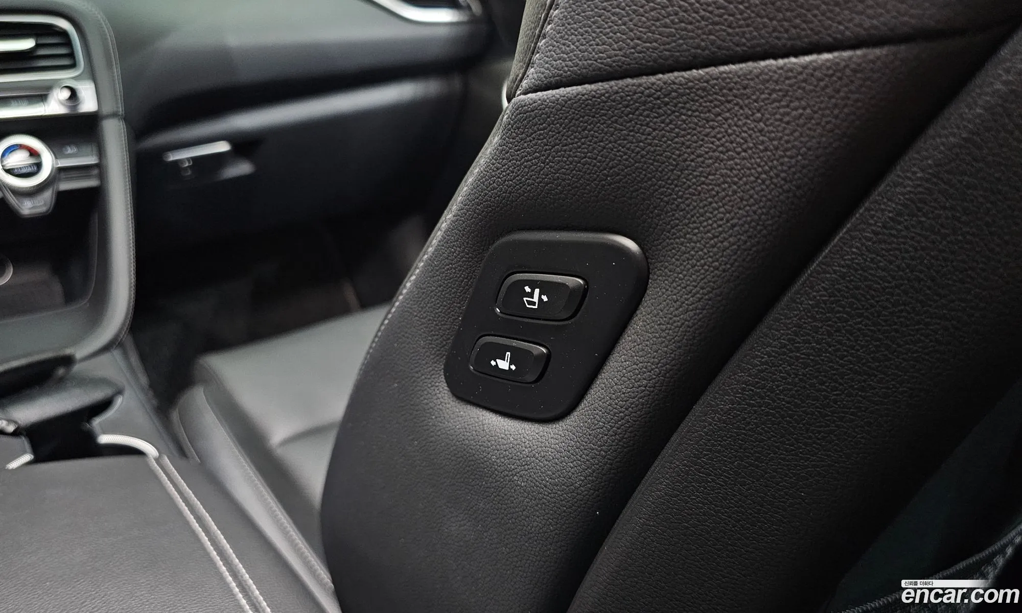Genesis G70 2021 KMTG341ABMU094104 — 33