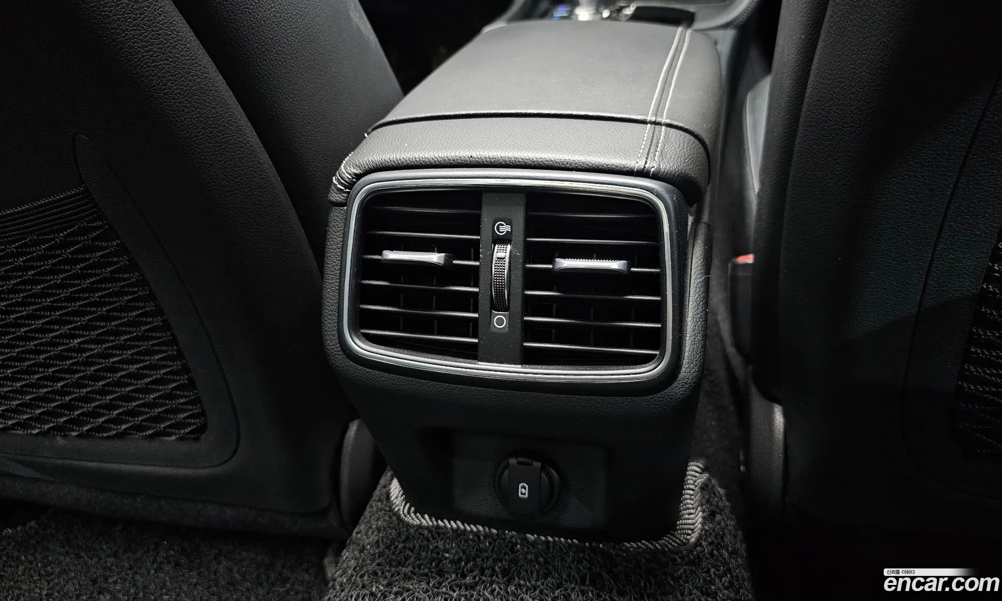 Genesis G70 2021 KMTG341ABMU094104 — 36