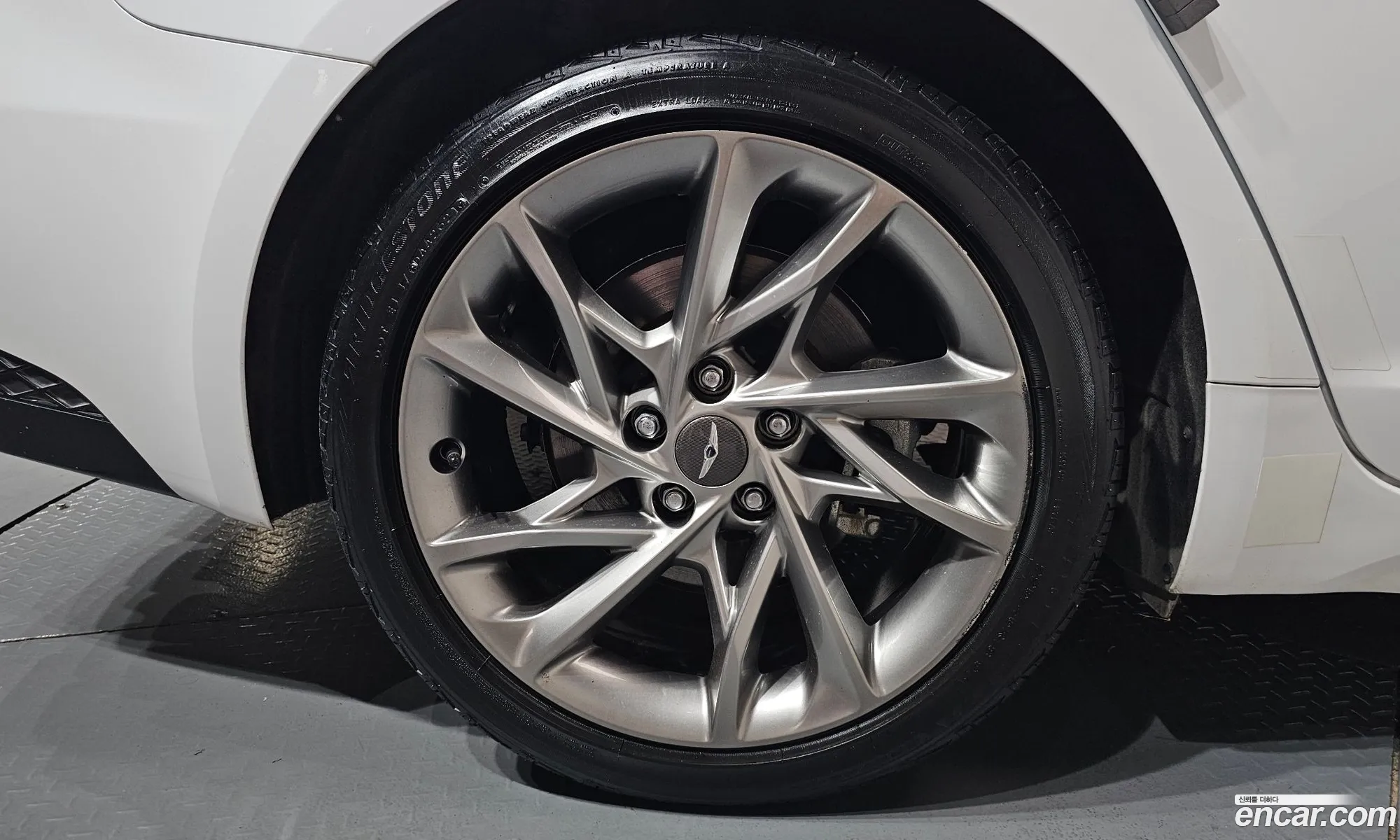 Genesis G70 2021 KMTG341ABMU094104 — 19