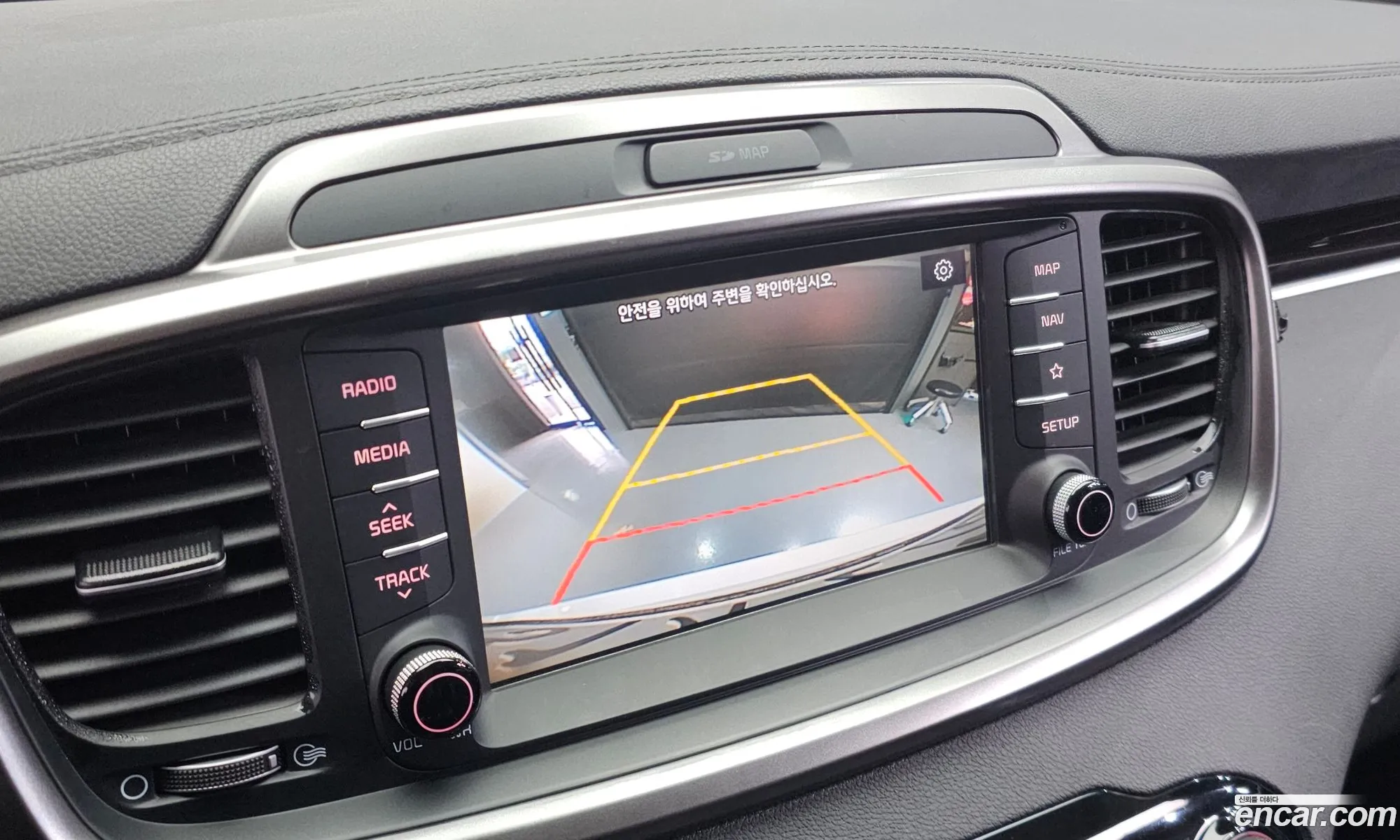 Kia Sorento 2017 KNAPG81BBJA418908 — 4