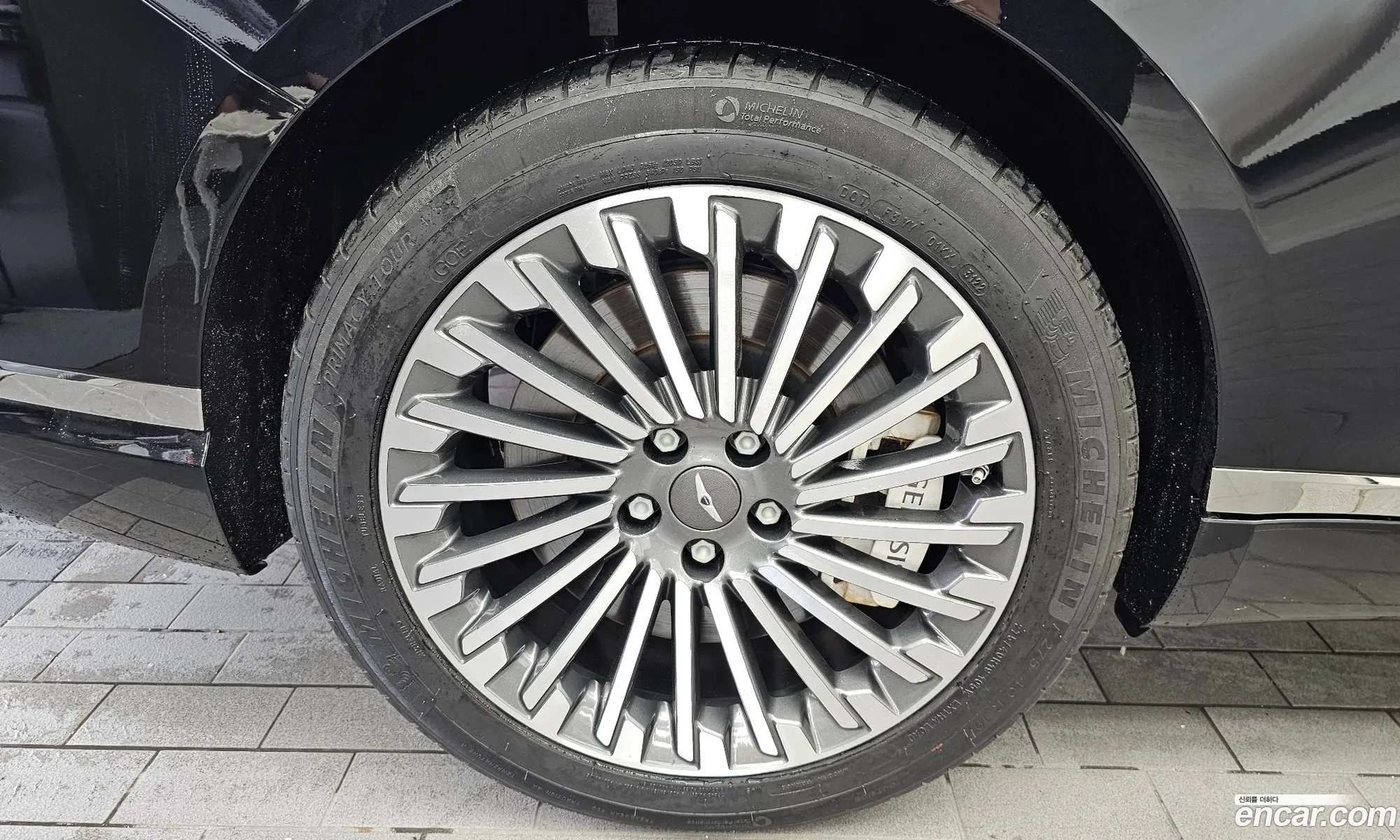 Genesis Electrified G80 2023 — 26
