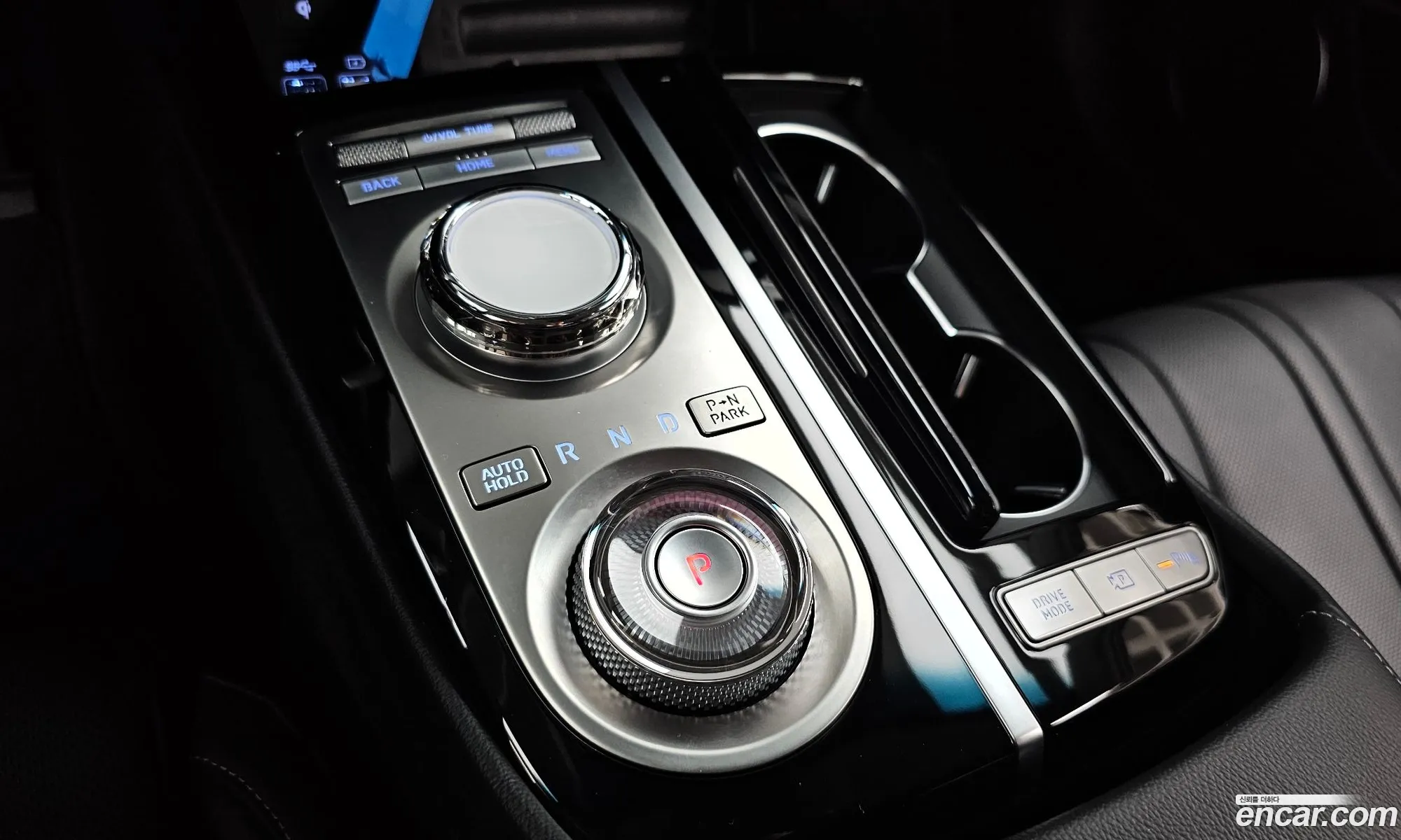 Genesis Electrified G80 2023 — 25