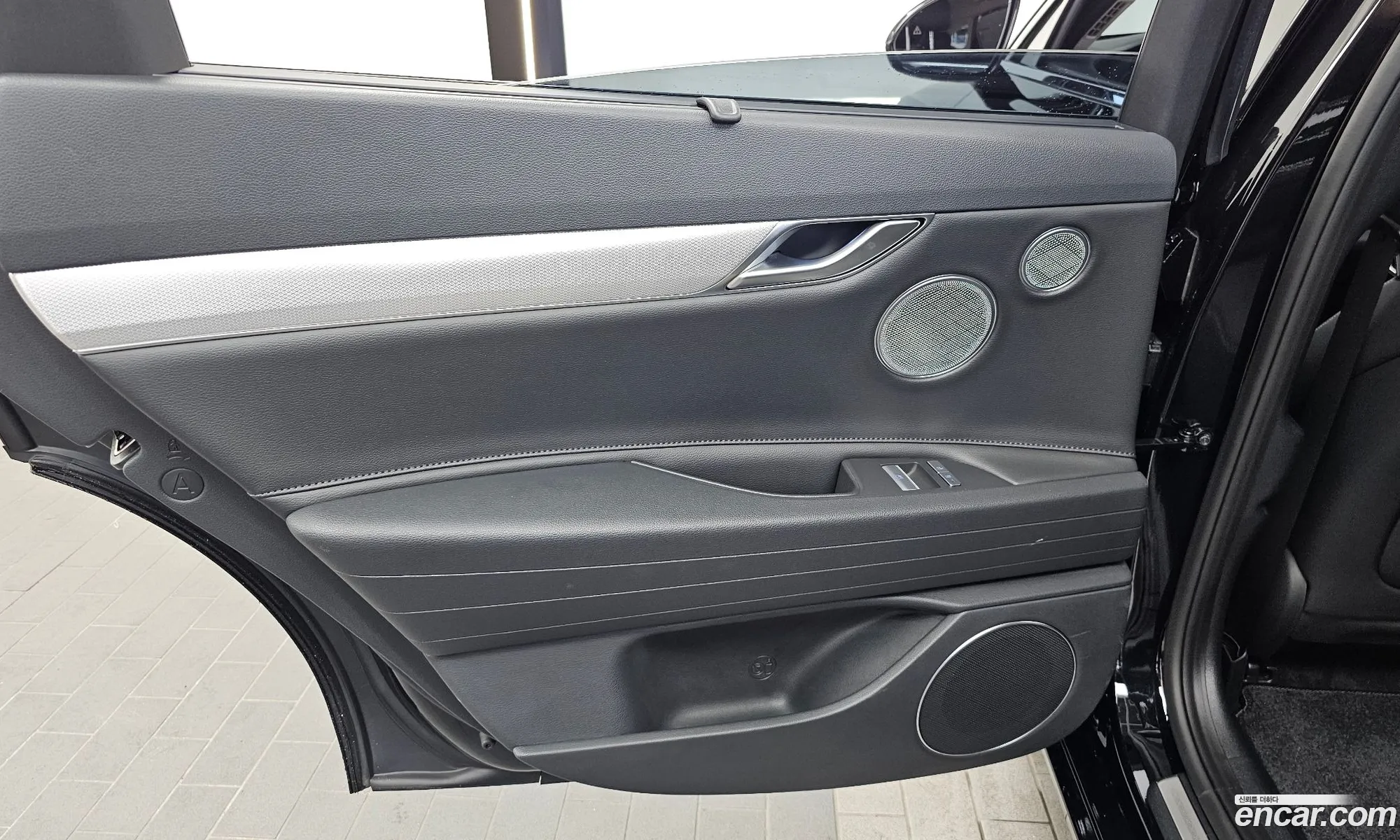 Genesis Electrified G80 2023 — 17
