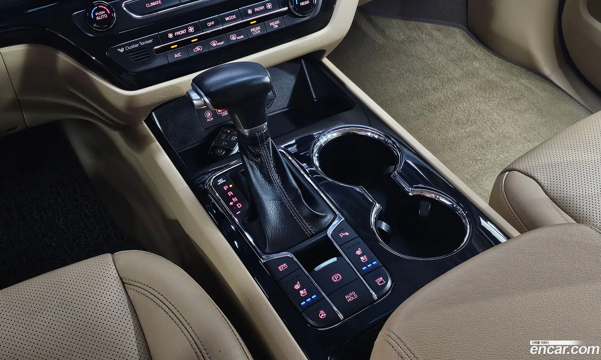 Kia Carnival 2018 KNAME81ABKS459288 — 16