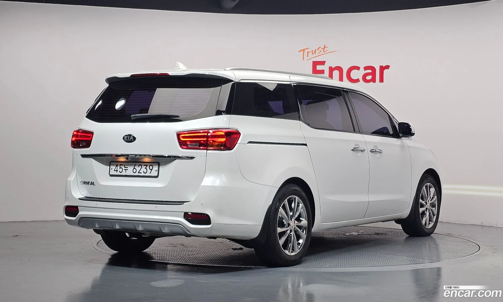 Kia Carnival 2018 KNAME81ABKS459288 — 2