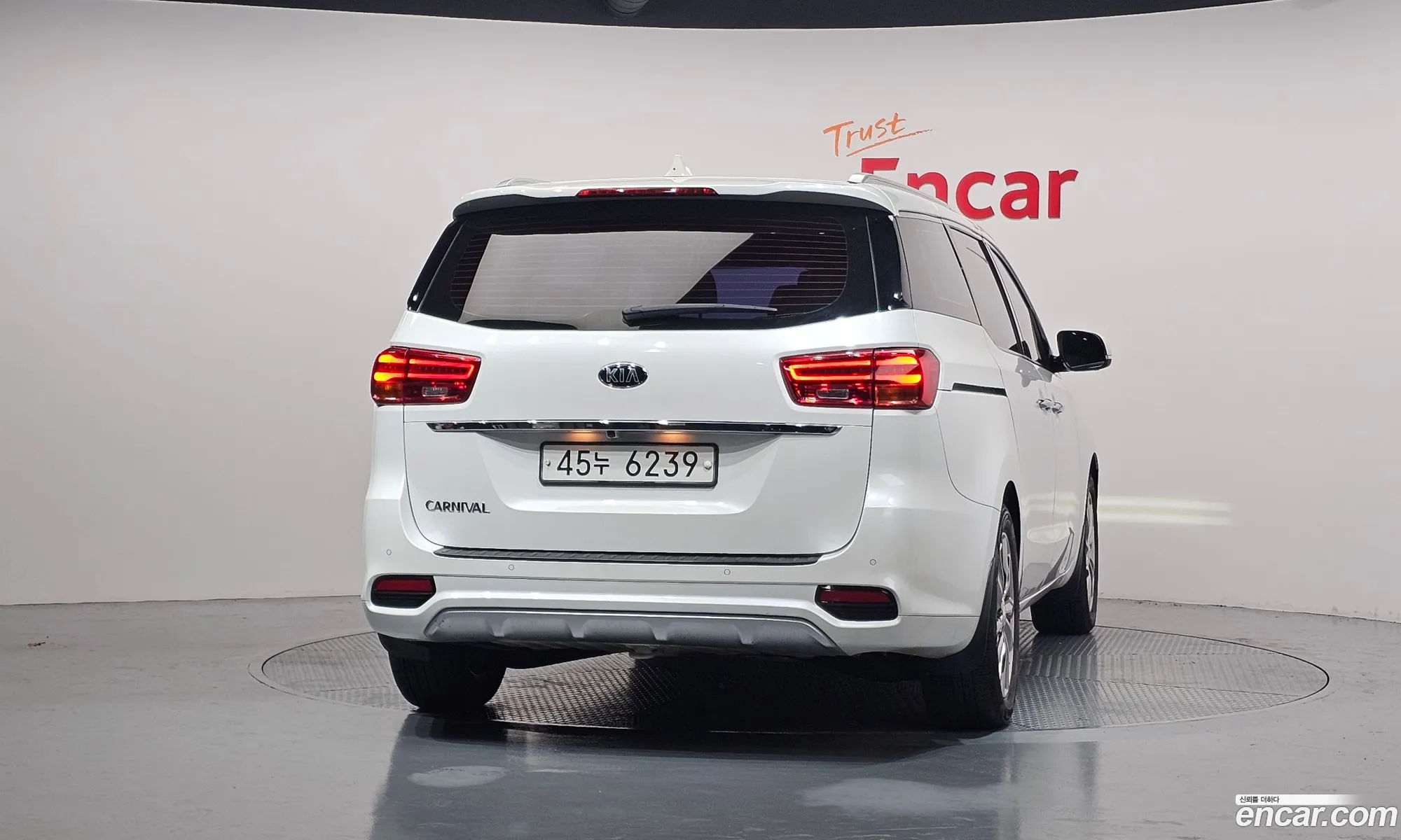 Kia Carnival 2018 KNAME81ABKS459288 — 6
